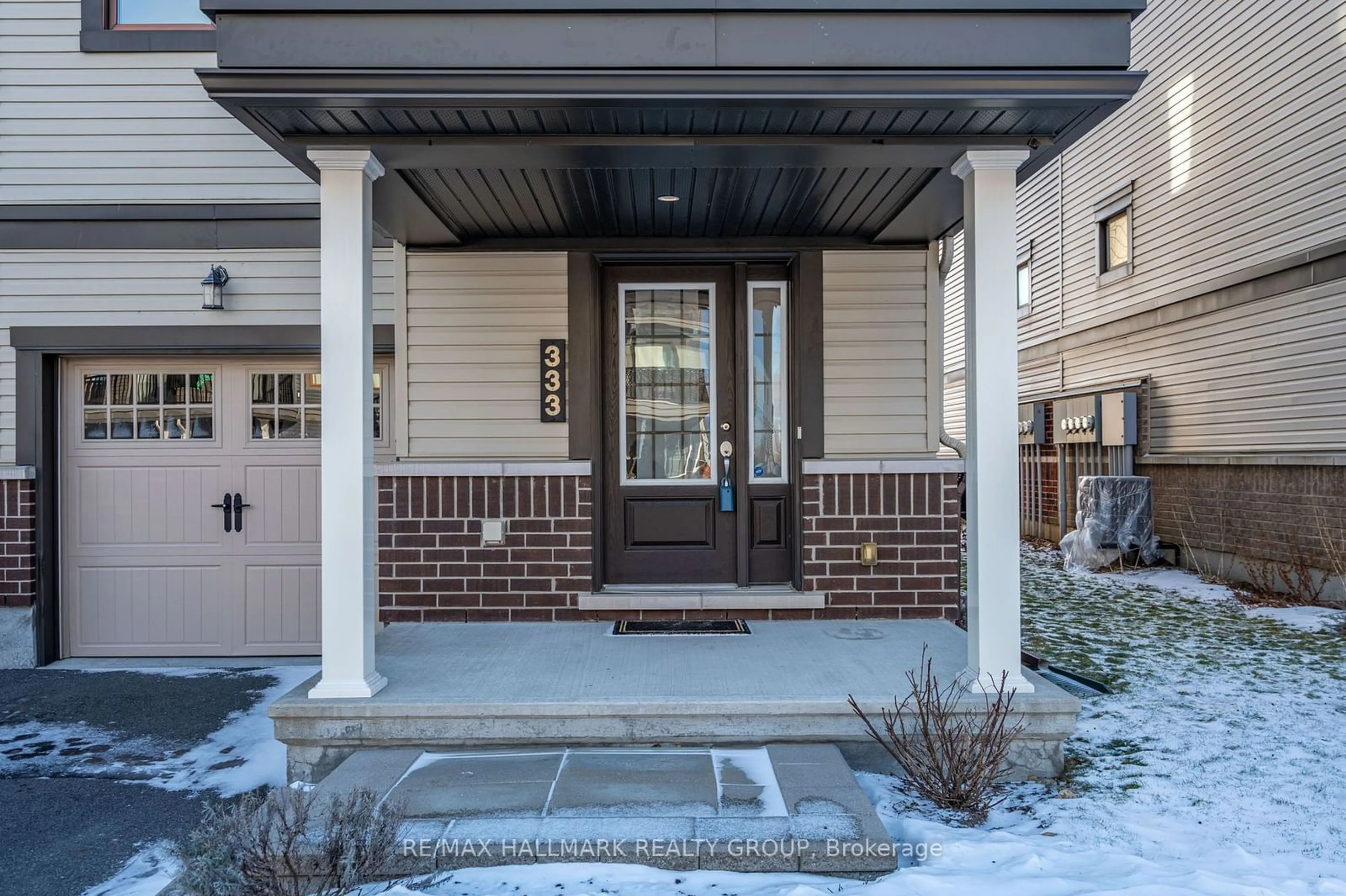 Indoor entryway for 333 Citrine St, Orleans - Cumberland and Area Ontario K4A 1A8