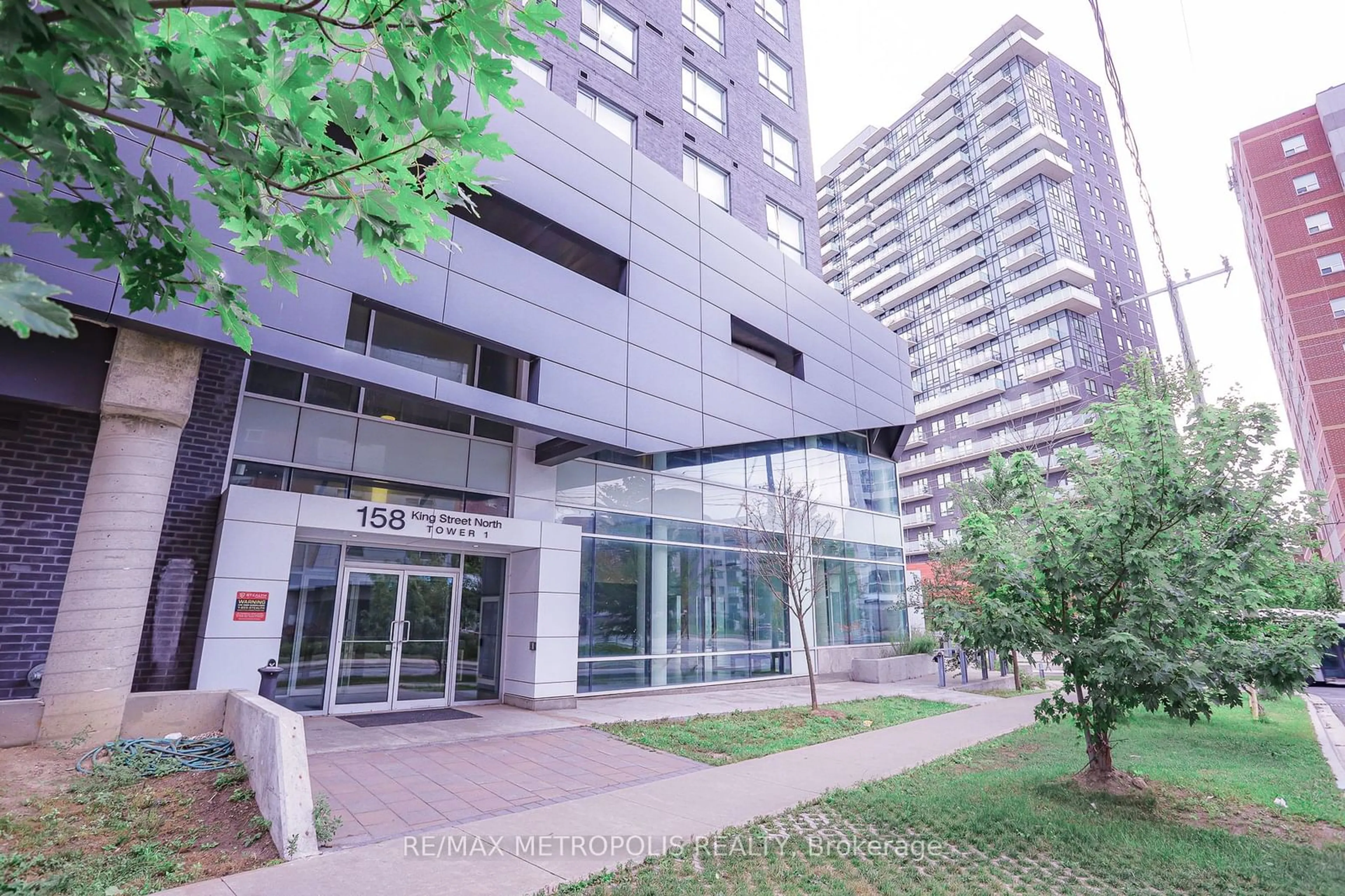 Indoor foyer for 158 King St #303, Waterloo Ontario N2J 2Y2