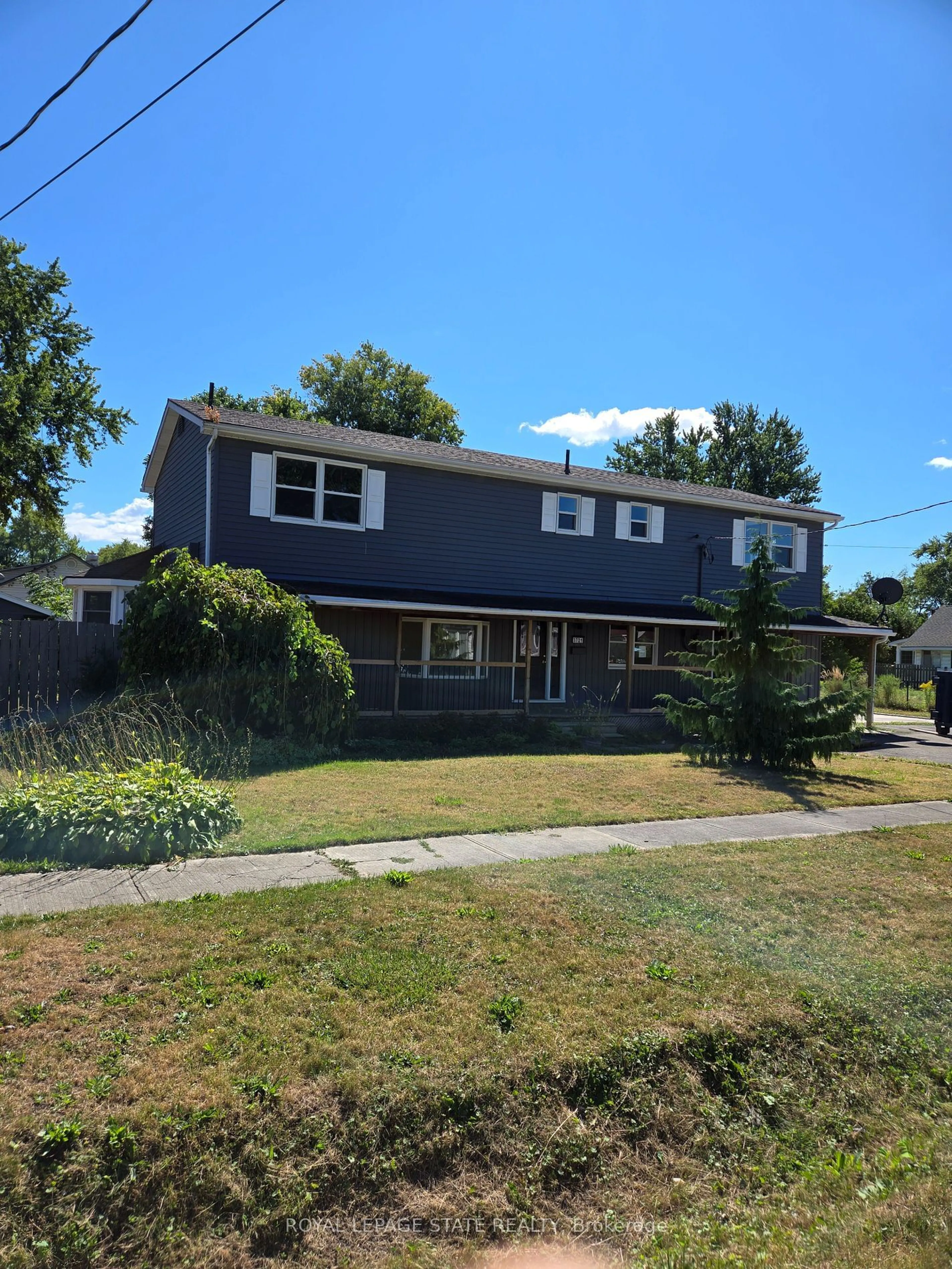 Home with vinyl exterior material, street for 3721 Mathewson Ave, Fort Erie Ontario L0S 1B0