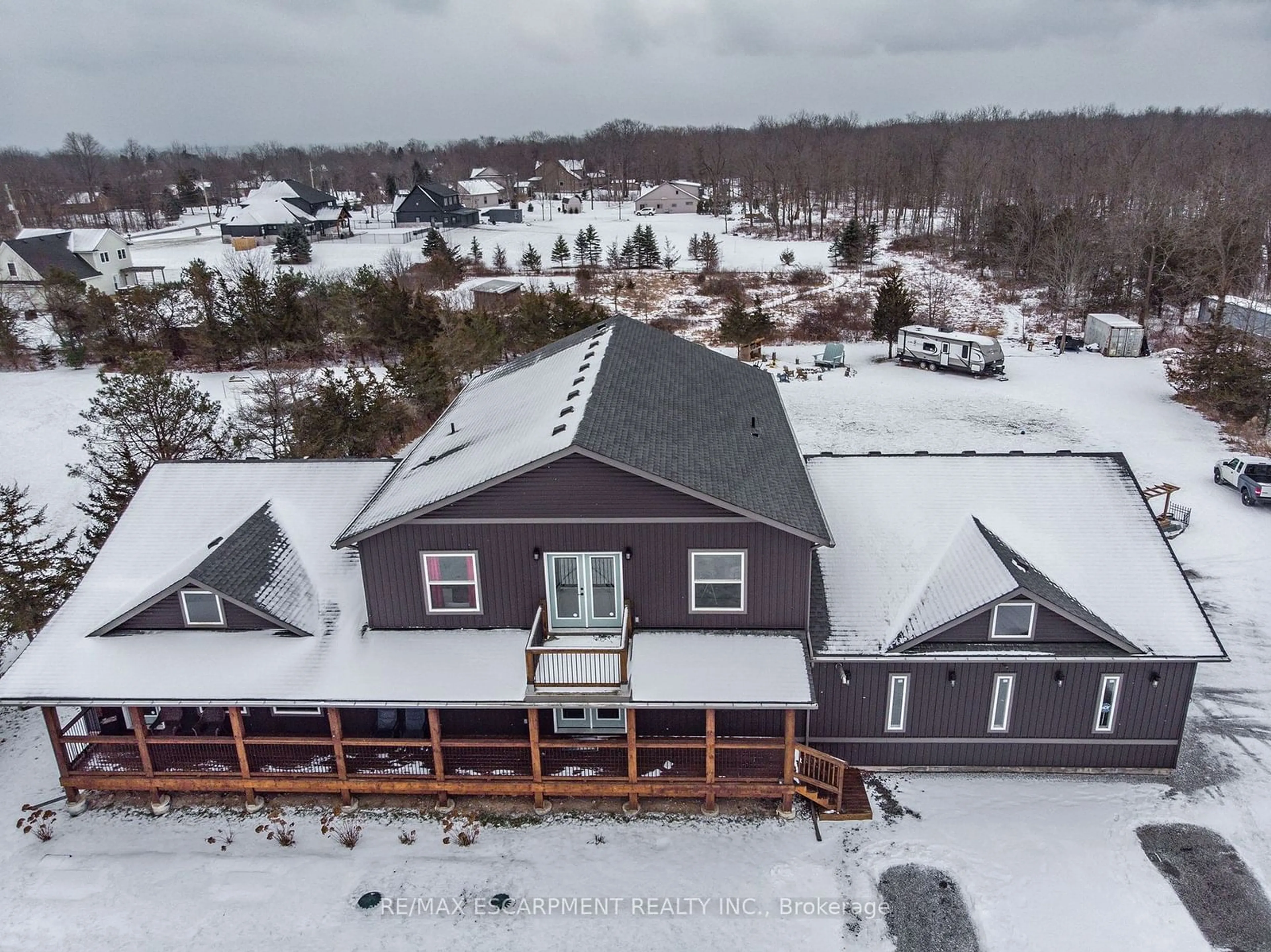 A pic from outside/outdoor area/front of a property/back of a property/a pic from drone, building for 11417 LAKESHORE Rd, Wainfleet Ontario N1A 2W8