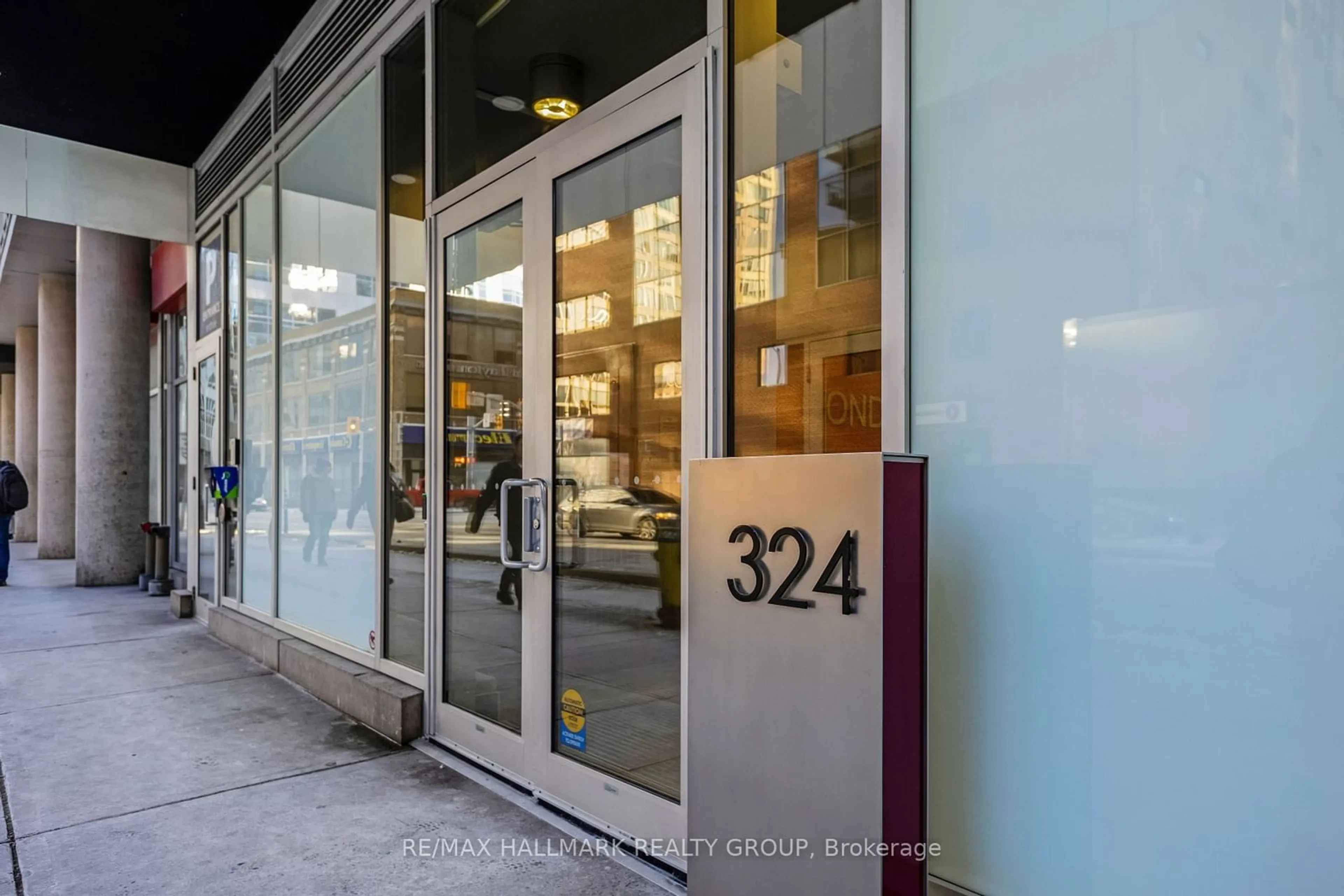 Indoor foyer for 324 Laurier Ave #1908, Ottawa Centre Ontario K1N 6P6