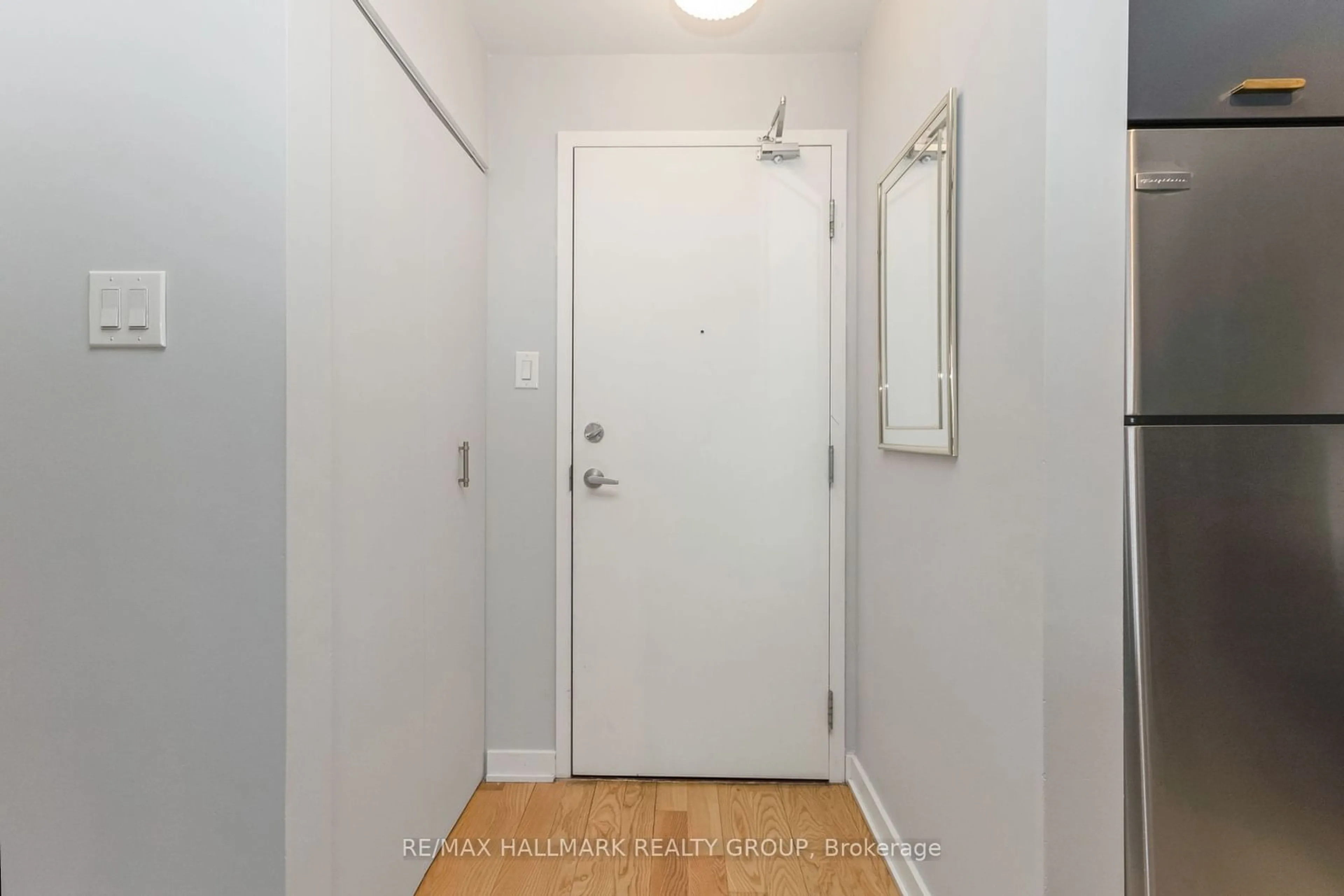 Indoor entryway for 324 Laurier Ave #1908, Ottawa Centre Ontario K1N 6P6