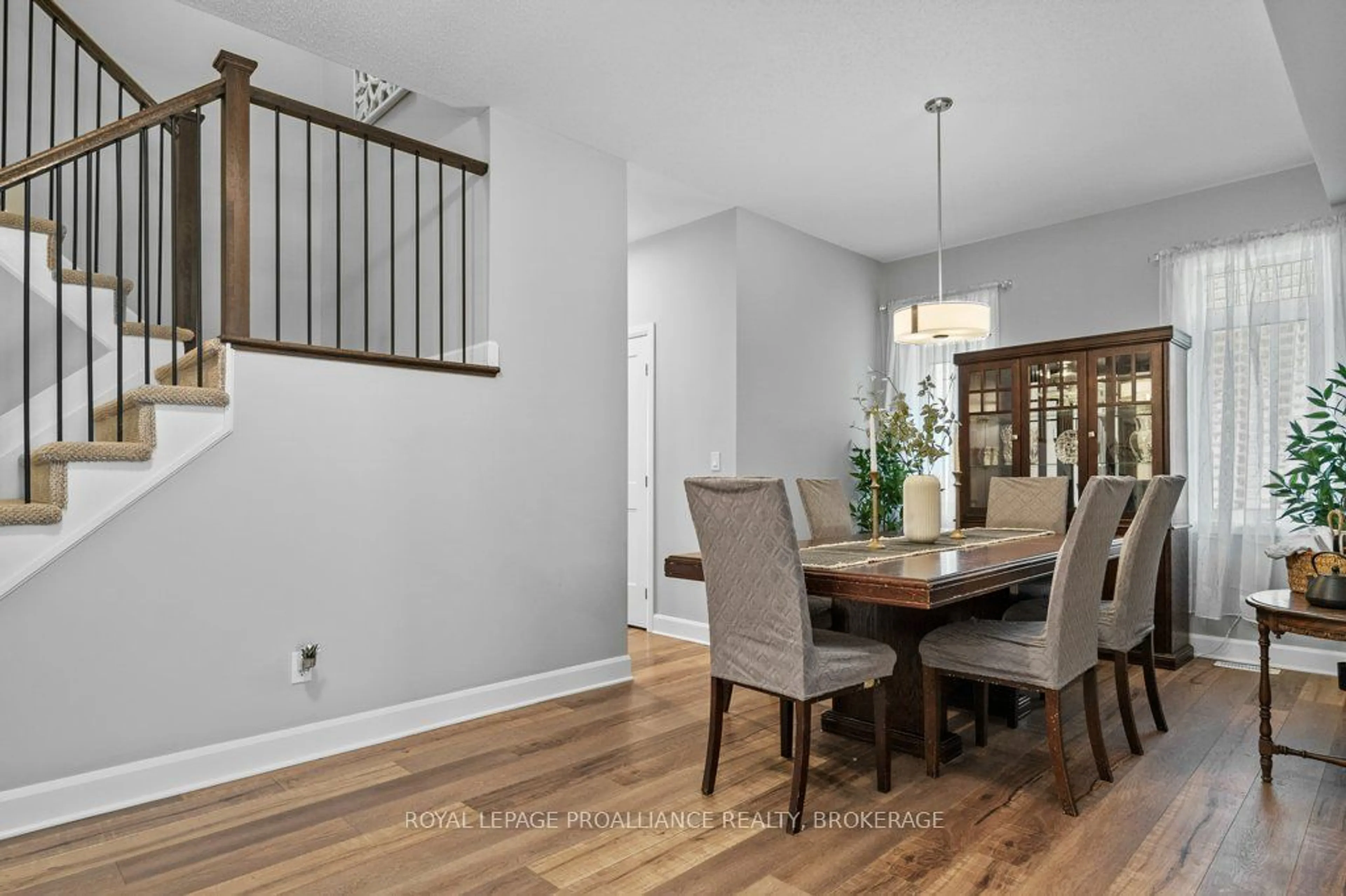 Dining room, wood/laminate floor for 724 Riverview Way, Kingston Ontario K7K 0J2