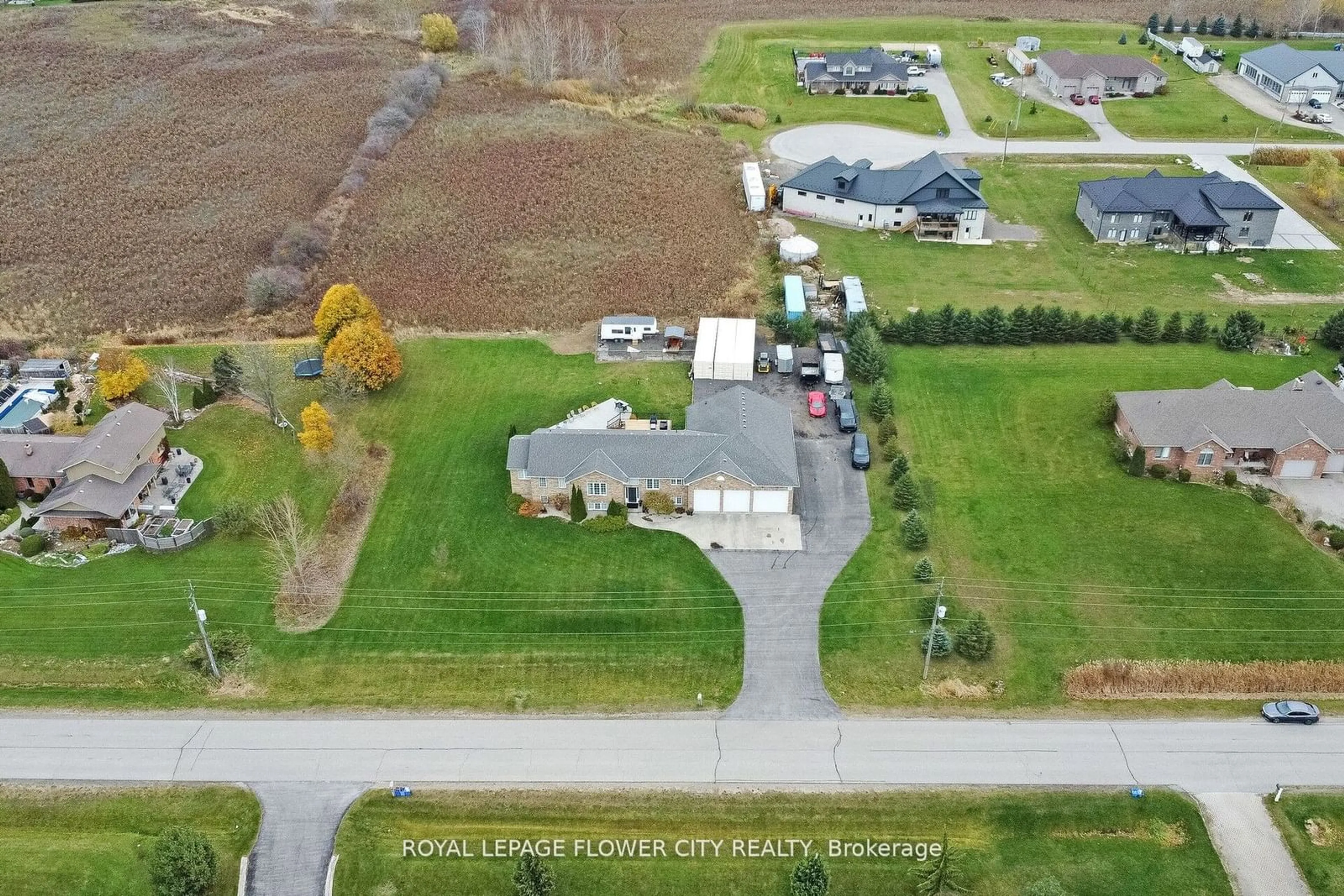 A pic from outside/outdoor area/front of a property/back of a property/a pic from drone, unknown for 14 Stardust Dr, Thames Centre Ontario N0L 1G5