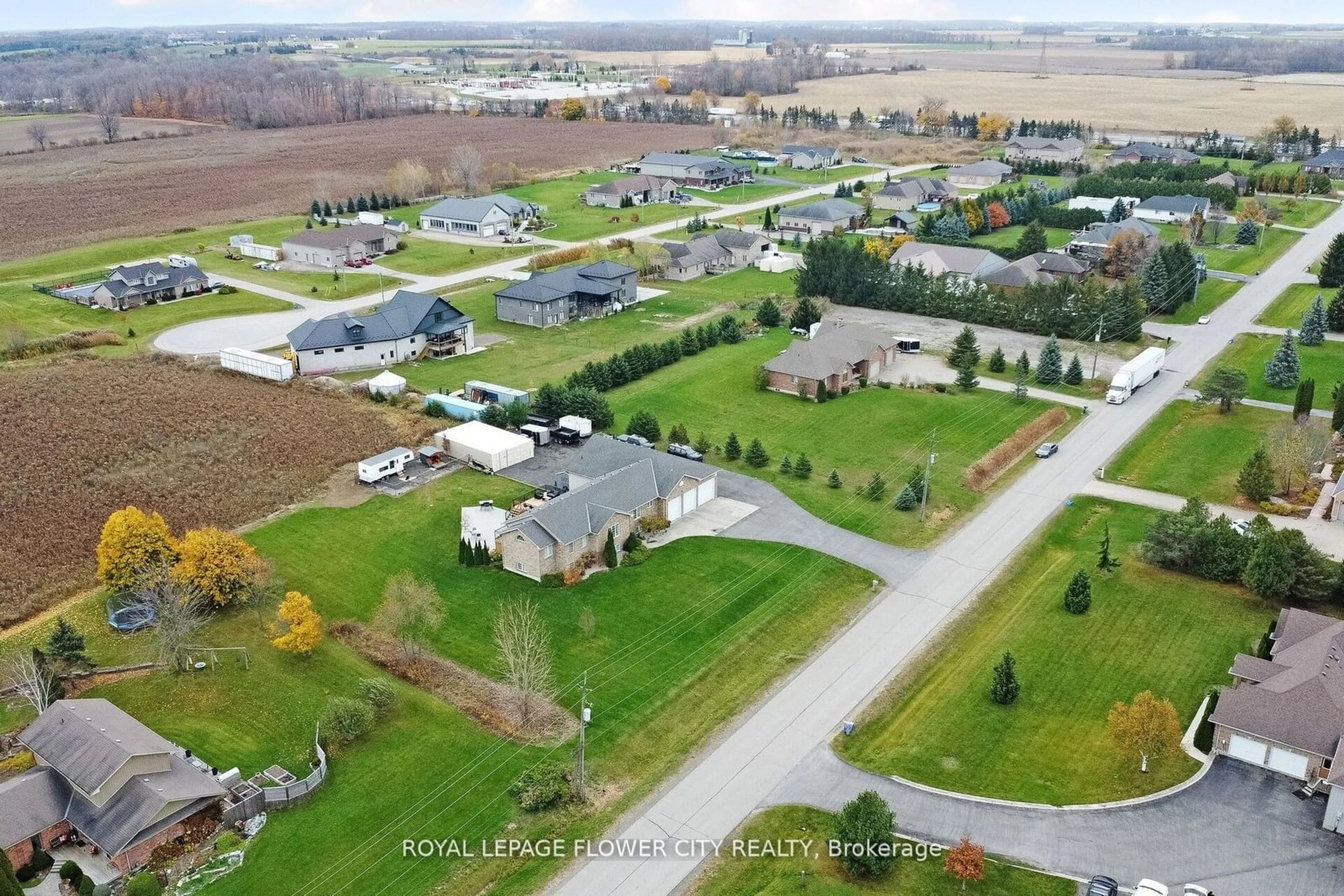 A pic from outside/outdoor area/front of a property/back of a property/a pic from drone, street for 14 Stardust Dr, Thames Centre Ontario N0L 1G5