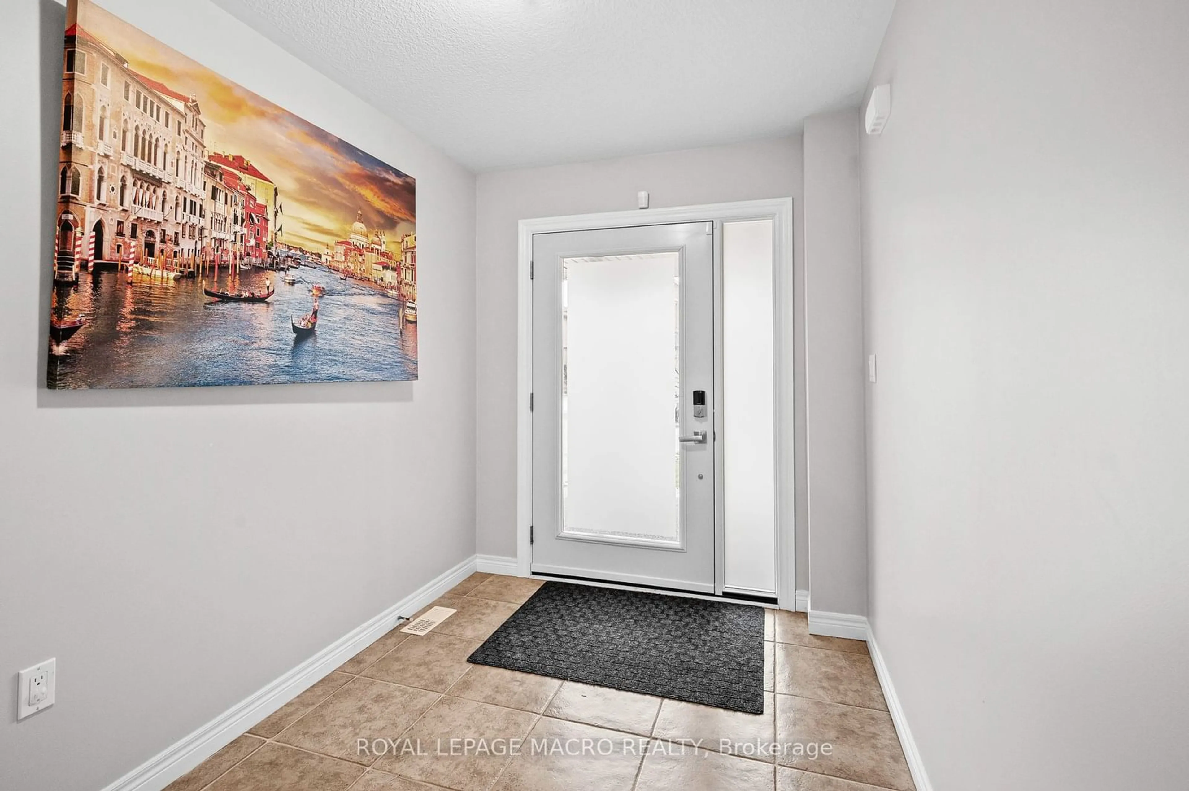 Indoor entryway for 44 PELECH Cres, Hamilton Ontario L0R 1P0