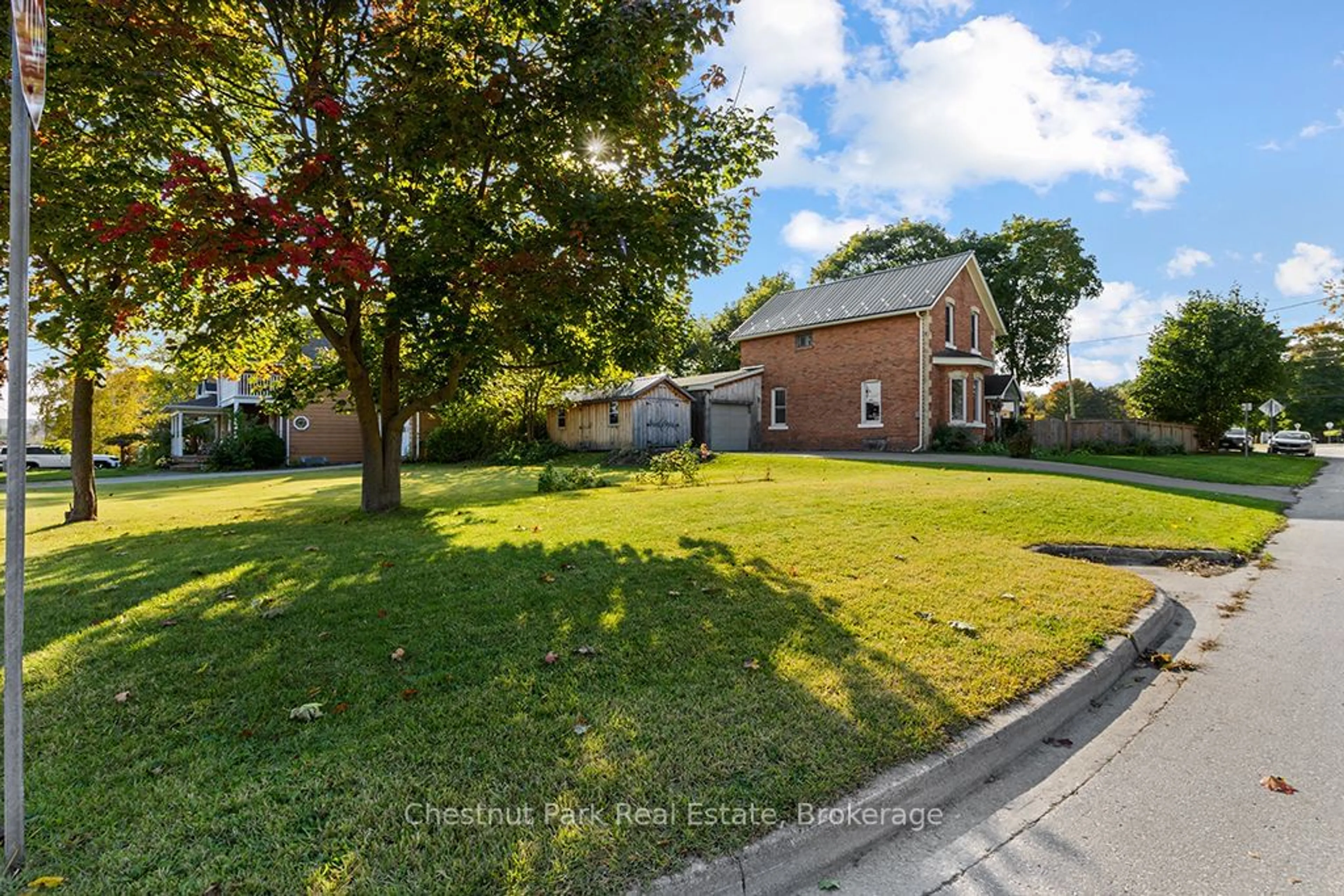 A pic from outside/outdoor area/front of a property/back of a property/a pic from drone, street for 341 23rd St, Owen Sound Ontario N4K 4G6