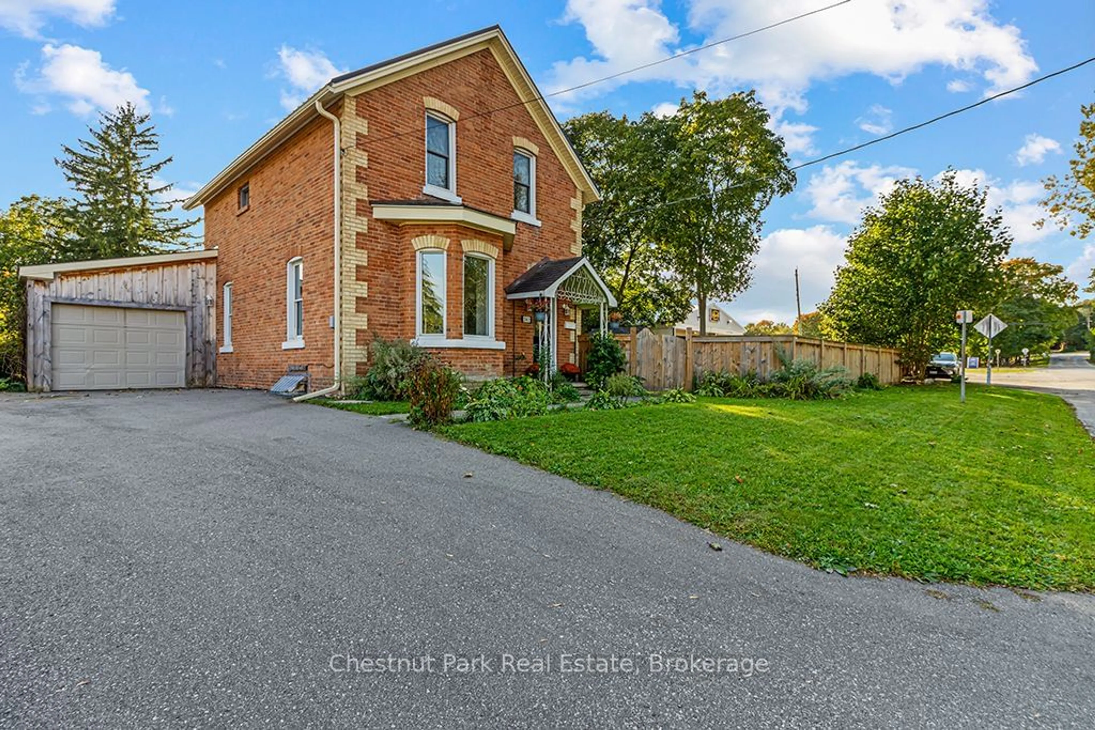 A pic from outside/outdoor area/front of a property/back of a property/a pic from drone, street for 341 23rd St, Owen Sound Ontario N4K 4G6