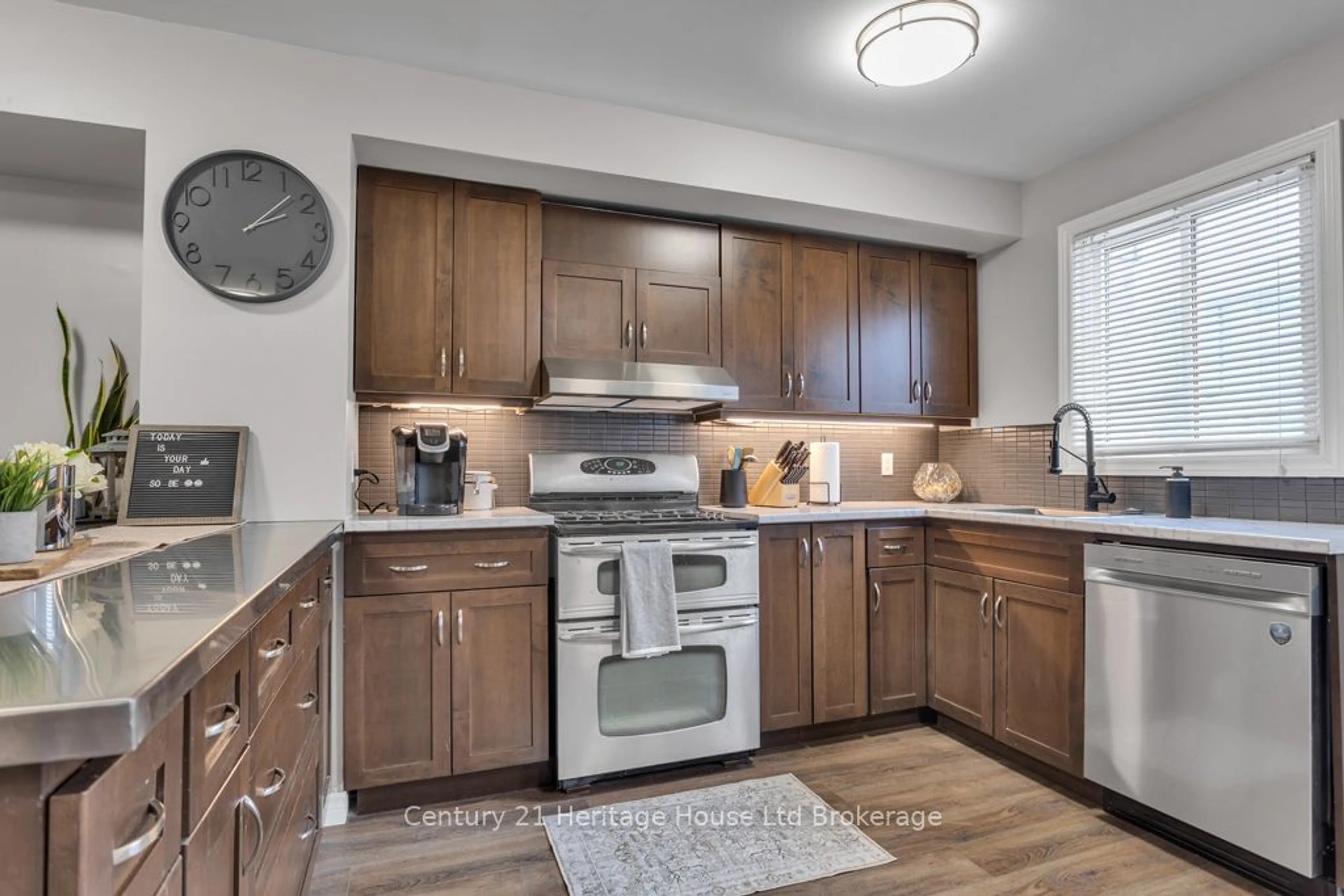 Standard kitchen, unknown for 394 Springbank Ave #3, Woodstock Ontario N4T 1L1