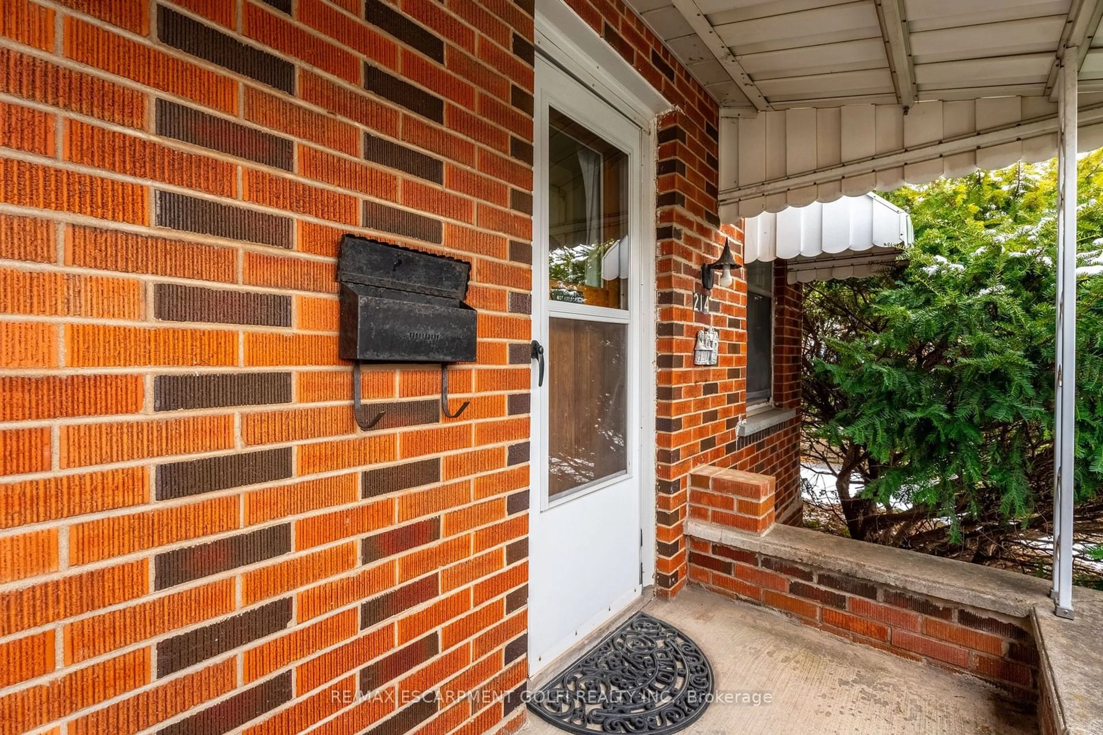 Home with brick exterior material, street for 214 Margaret Ave, Hamilton Ontario L8E 2H8