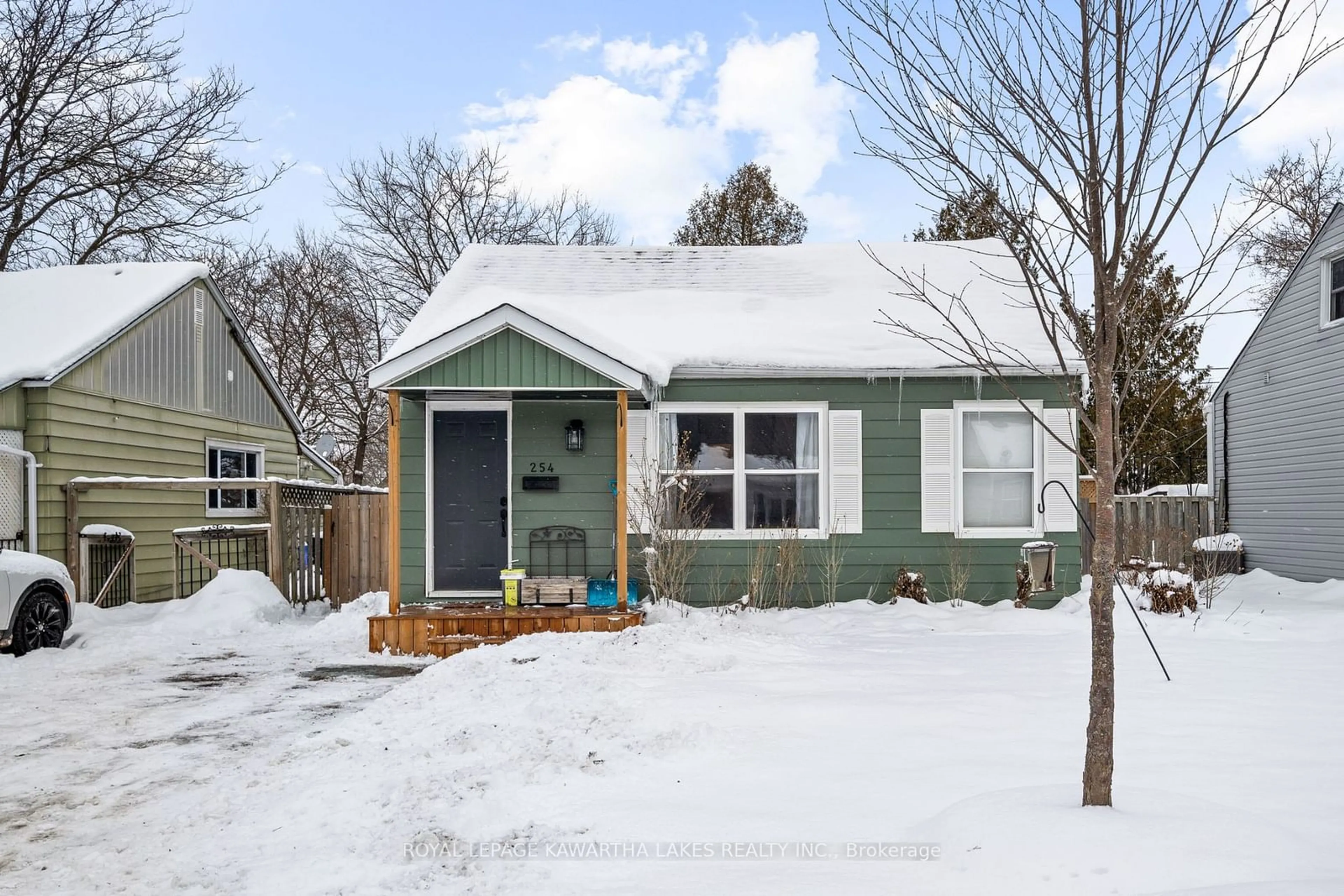 Home with vinyl exterior material, street for 254 Princess Elizabeth Cres, Kawartha Lakes Ontario K9V 1P1