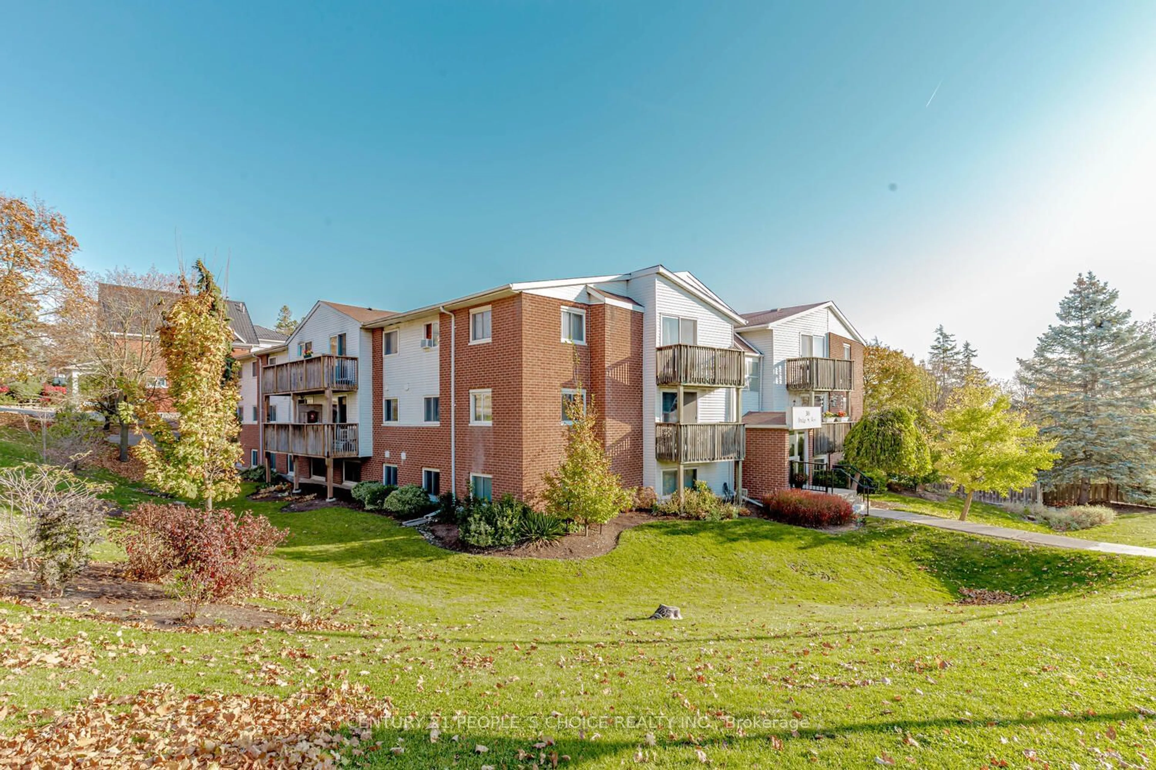 A pic from outside/outdoor area/front of a property/back of a property/a pic from drone, building for 30 Bridge St #303, Kitchener Ontario N2K 1K4