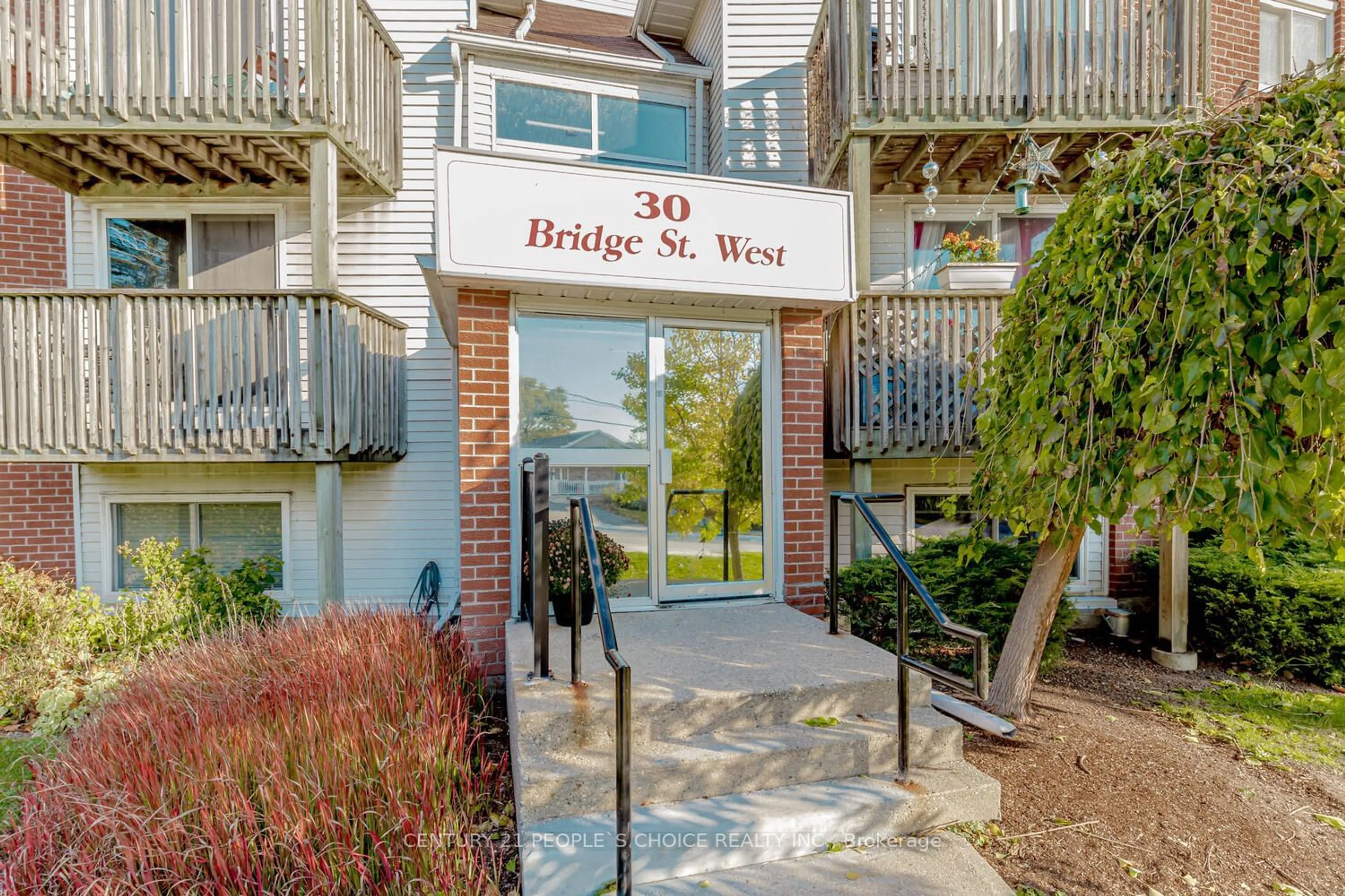 Indoor foyer for 30 Bridge St #303, Kitchener Ontario N2K 1K4