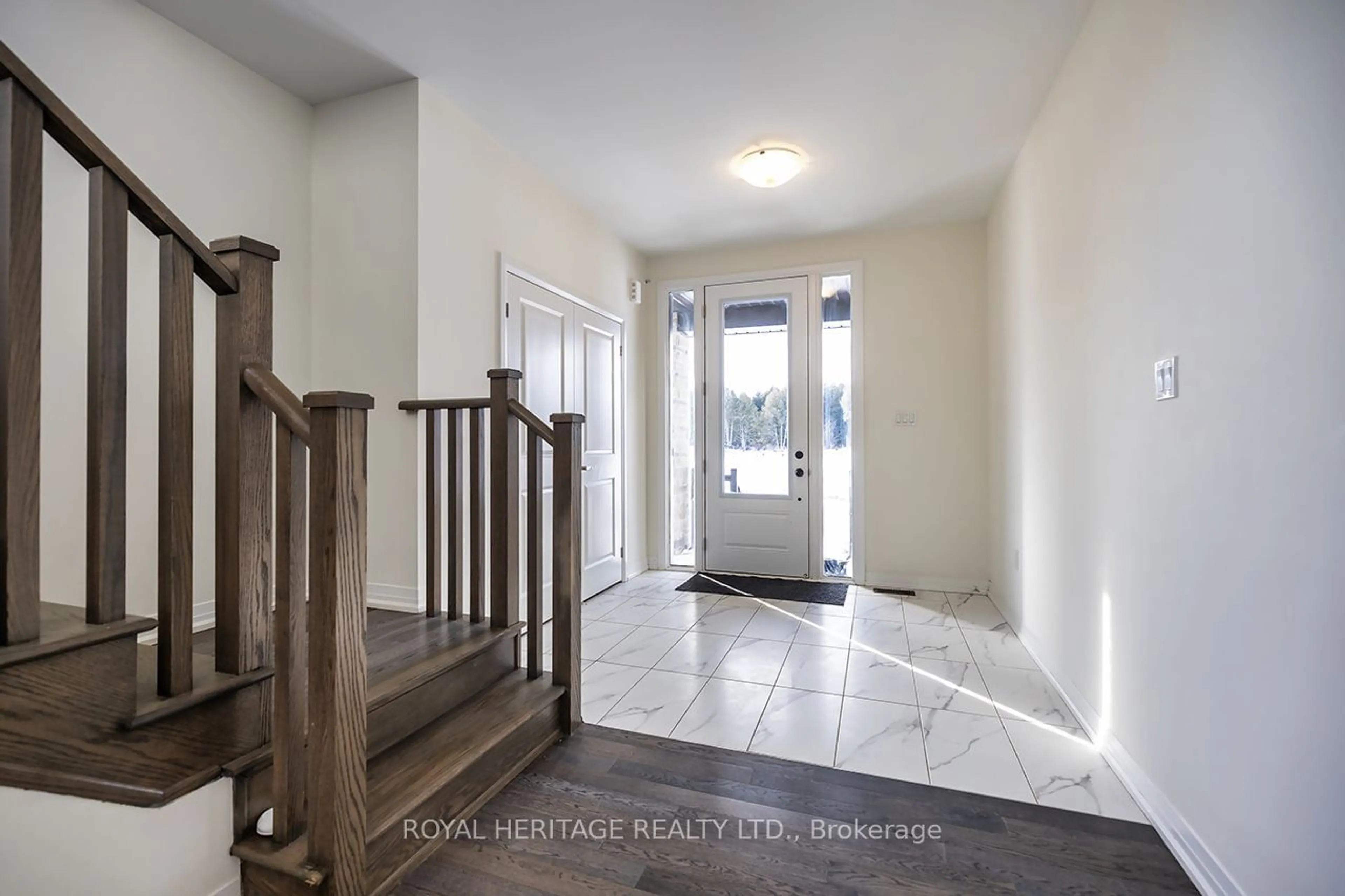 Indoor entryway for 289 Flavelle Way, Smith-Ennismore-Lakefield Ontario K9J 0G3