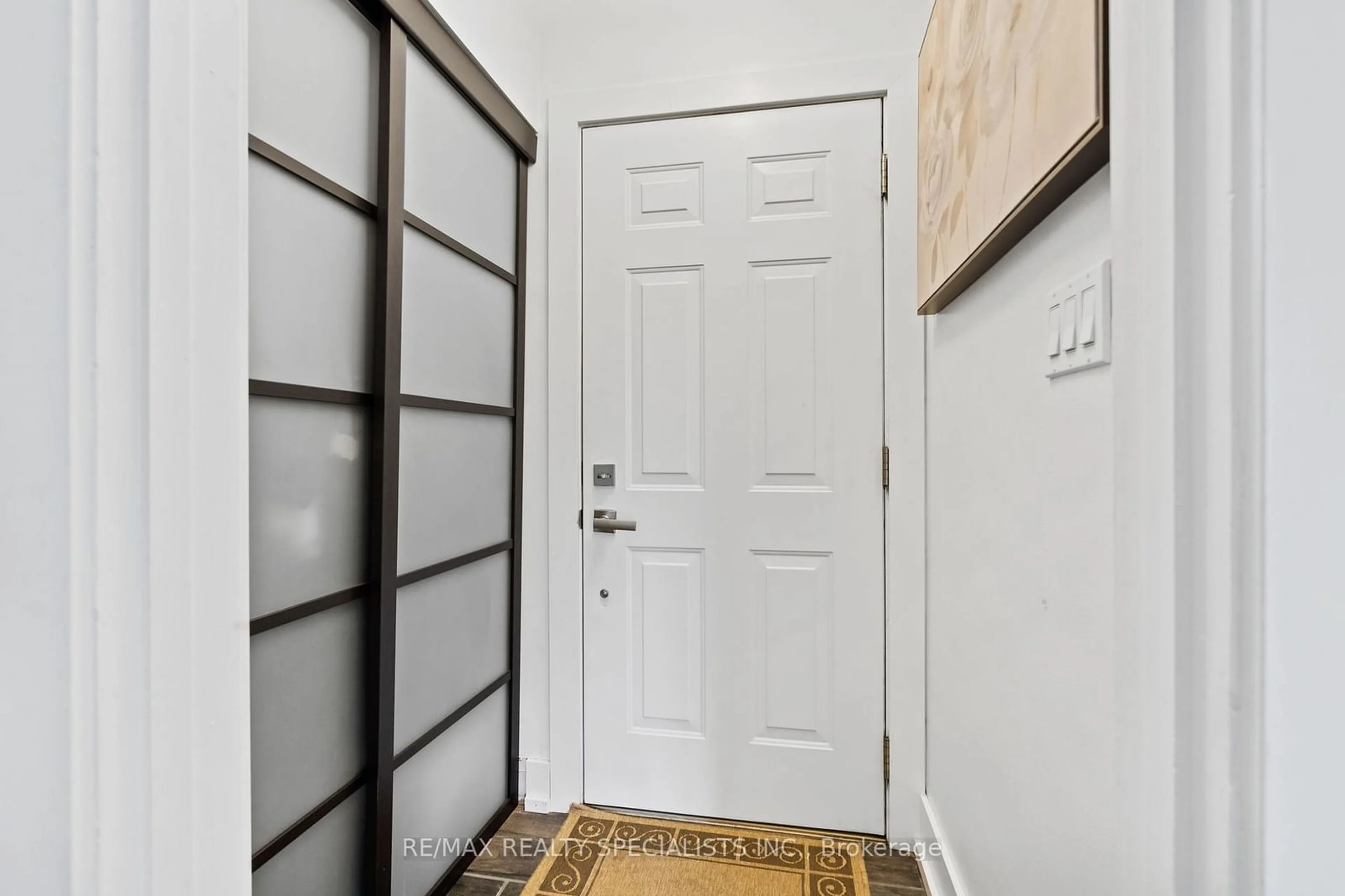 Indoor entryway for 7448 Wanless St, Niagara Falls Ontario L2H 1C9