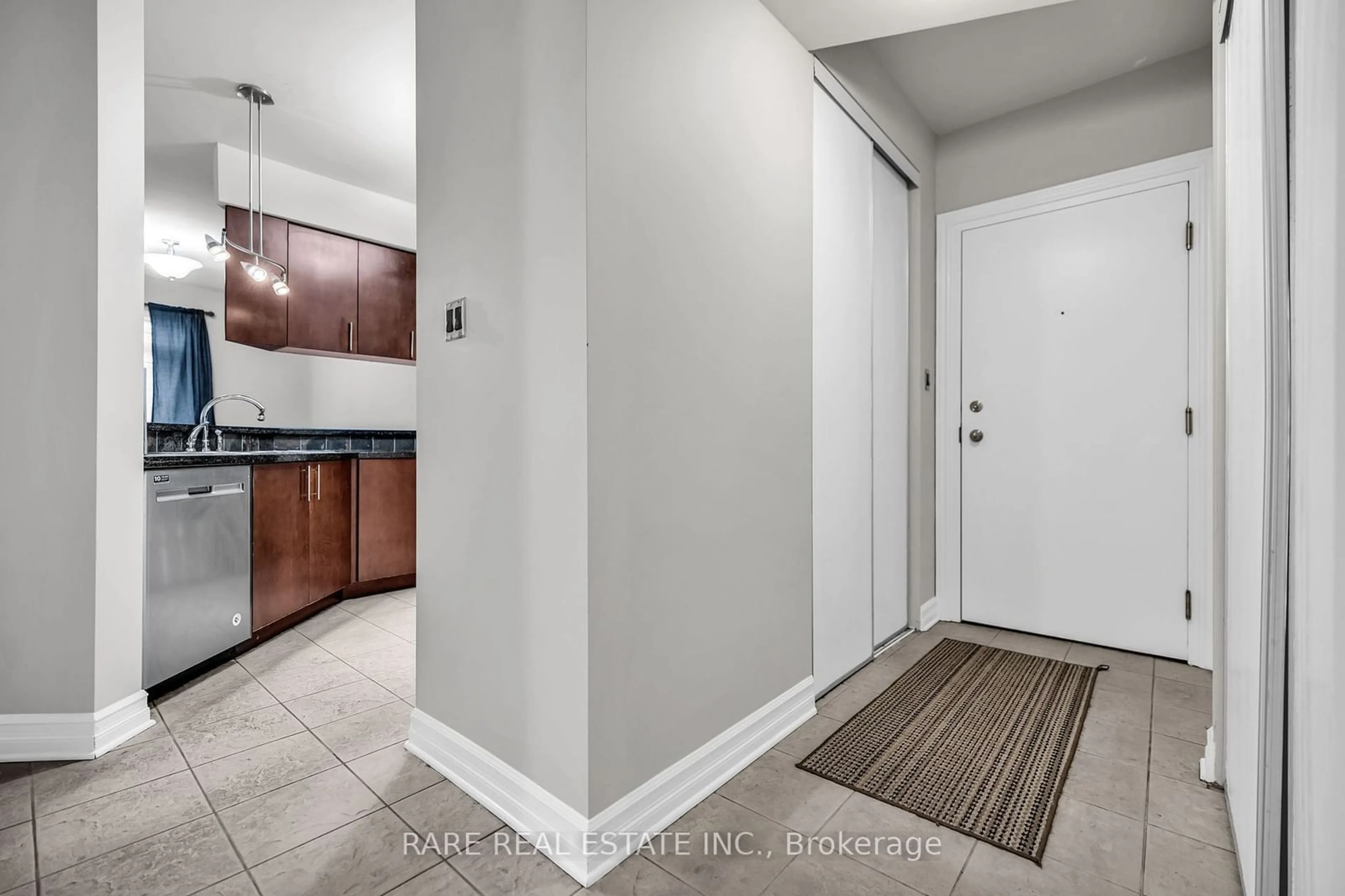 Indoor entryway for 711 Churchill Ave #203, Westboro - Hampton Park Ontario K1Z 7J9