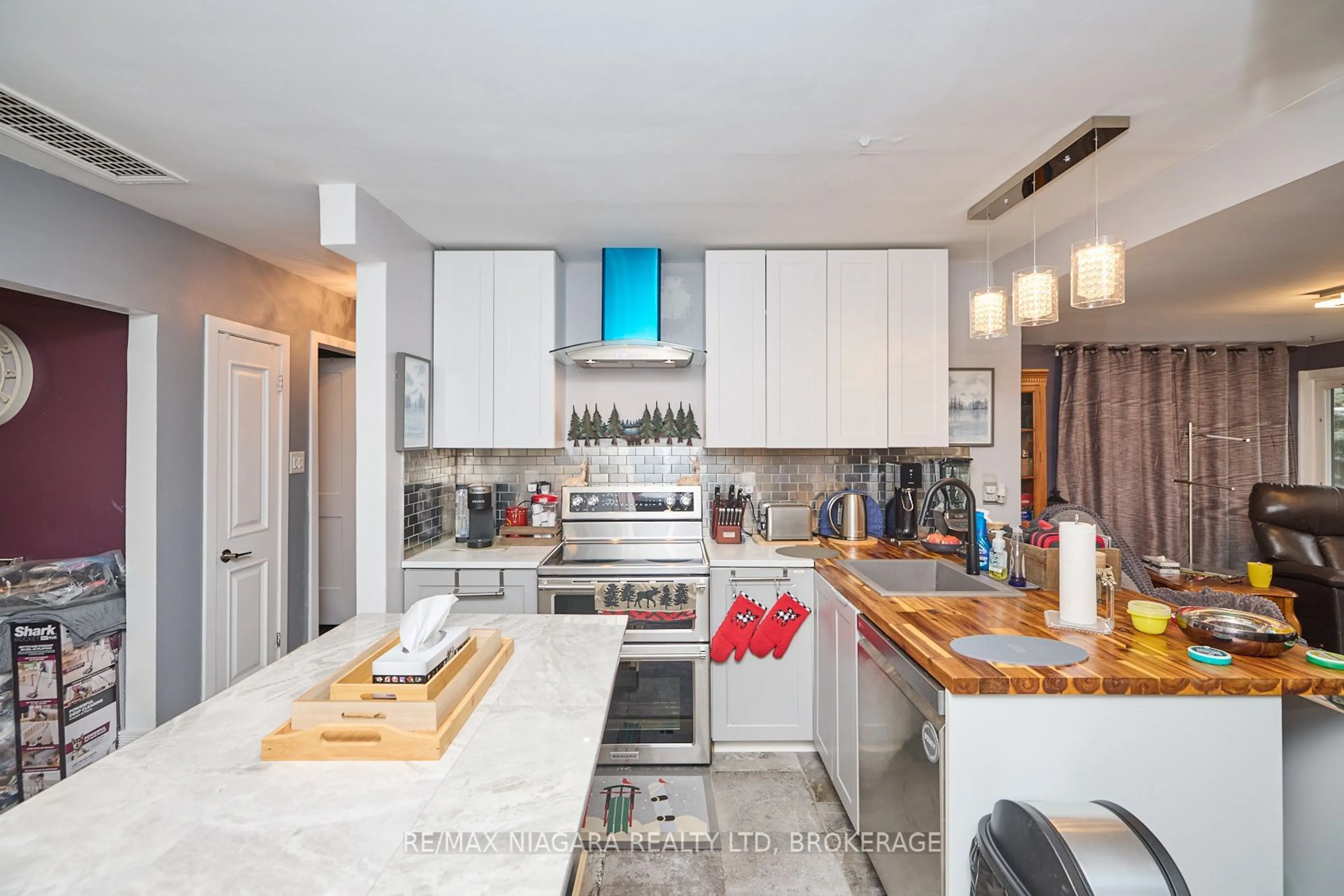 Contemporary kitchen, ceramic/tile floor for 13 Lakeview Ave, St. Catharines Ontario L2N 2P8