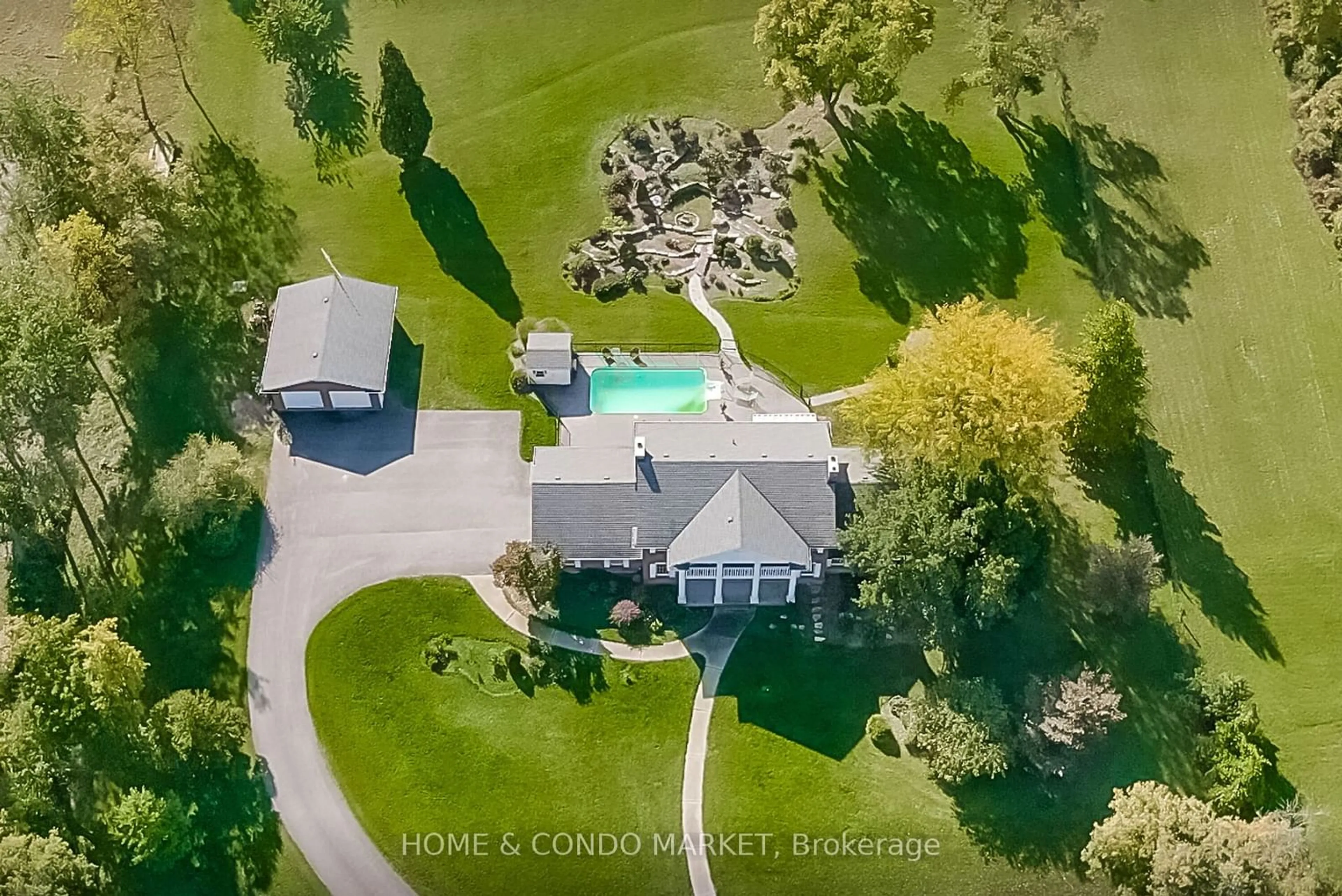 A pic from outside/outdoor area/front of a property/back of a property/a pic from drone, water/lake/river/ocean view for 1819 York Rd, Niagara-on-the-Lake Ontario L0S 1J0