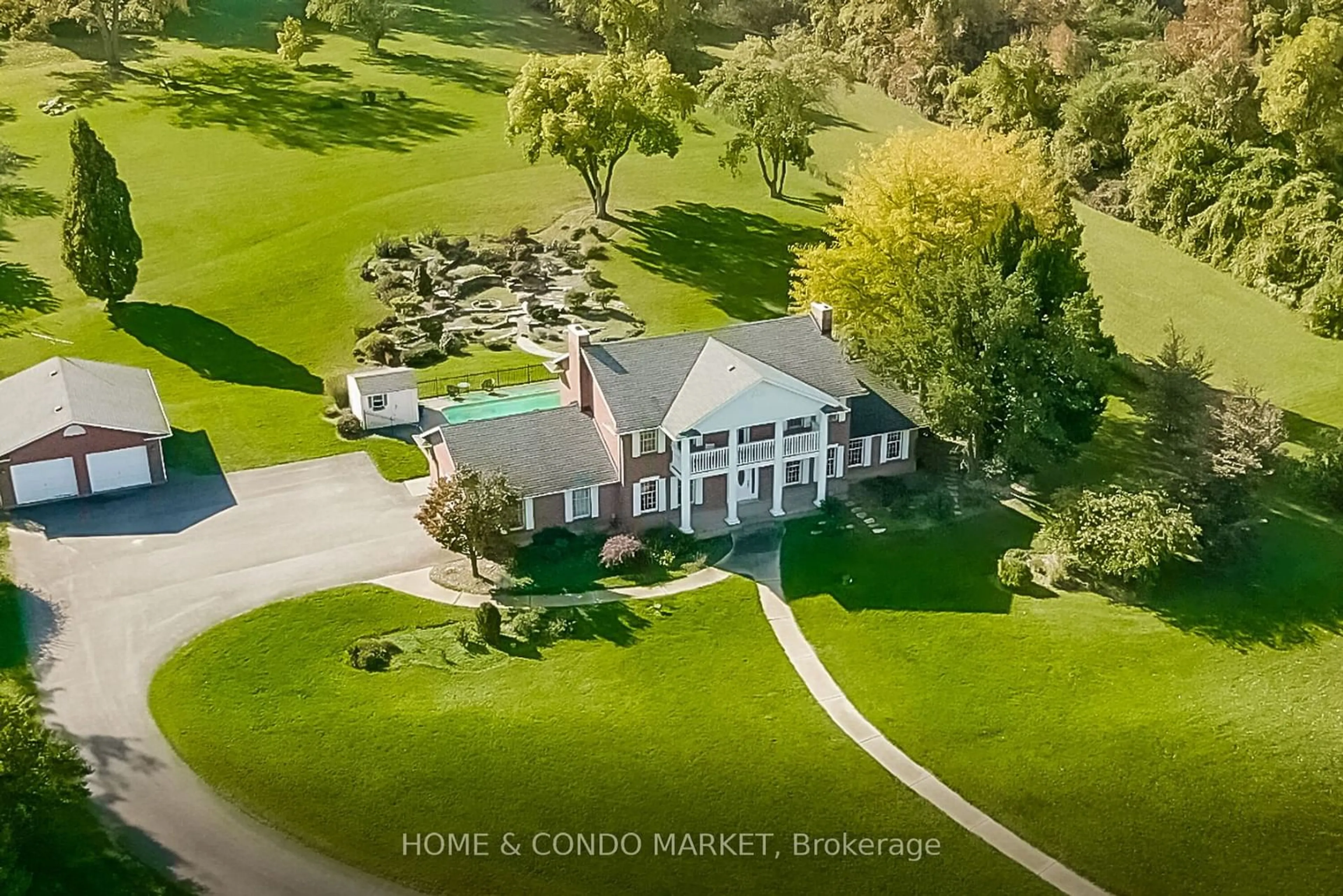 A pic from outside/outdoor area/front of a property/back of a property/a pic from drone, unknown for 1819 York Rd, Niagara-on-the-Lake Ontario L0S 1J0