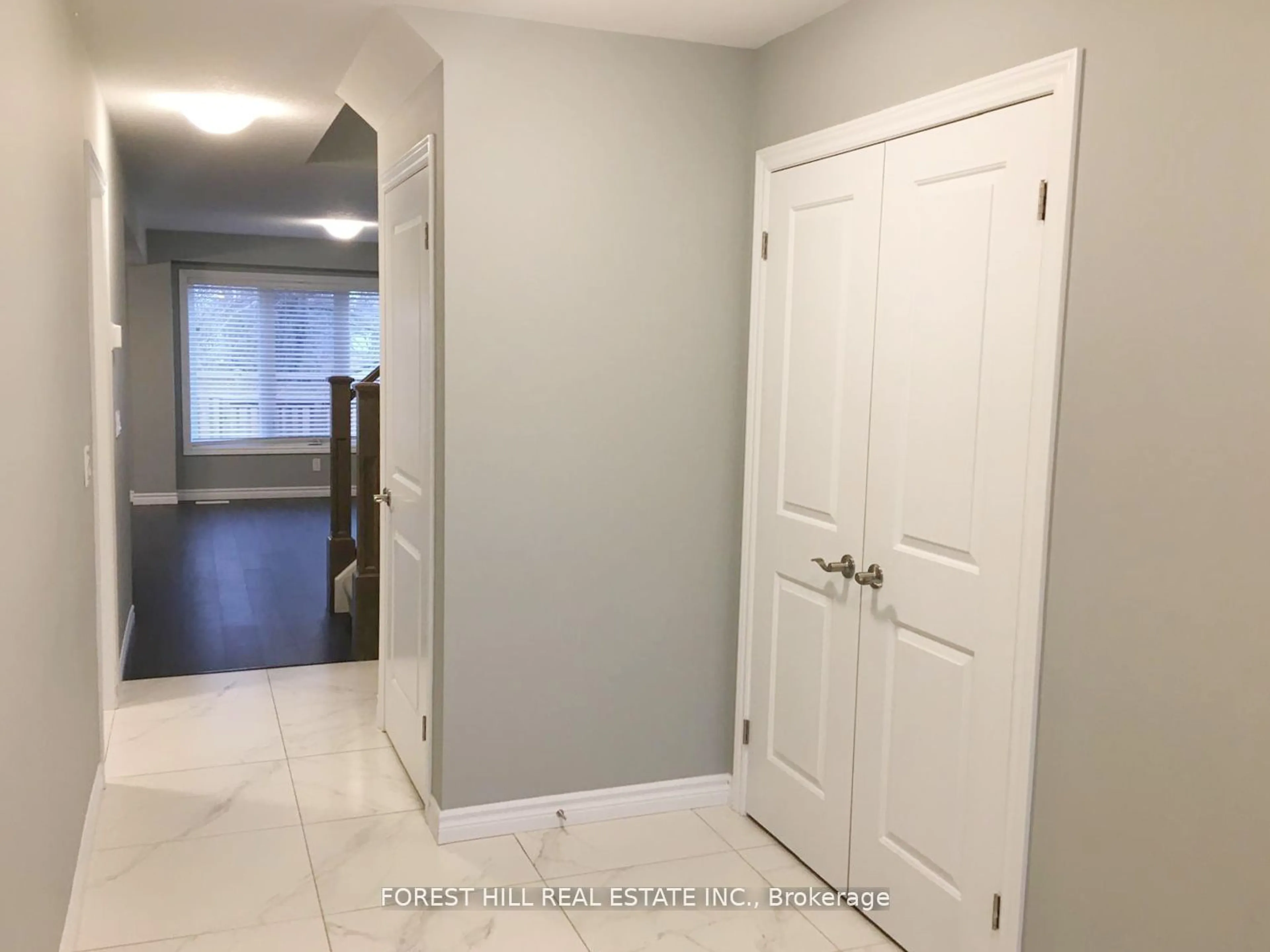 Indoor entryway for 1061 Eagletrace Dr #99, London Ontario N6G 0T3