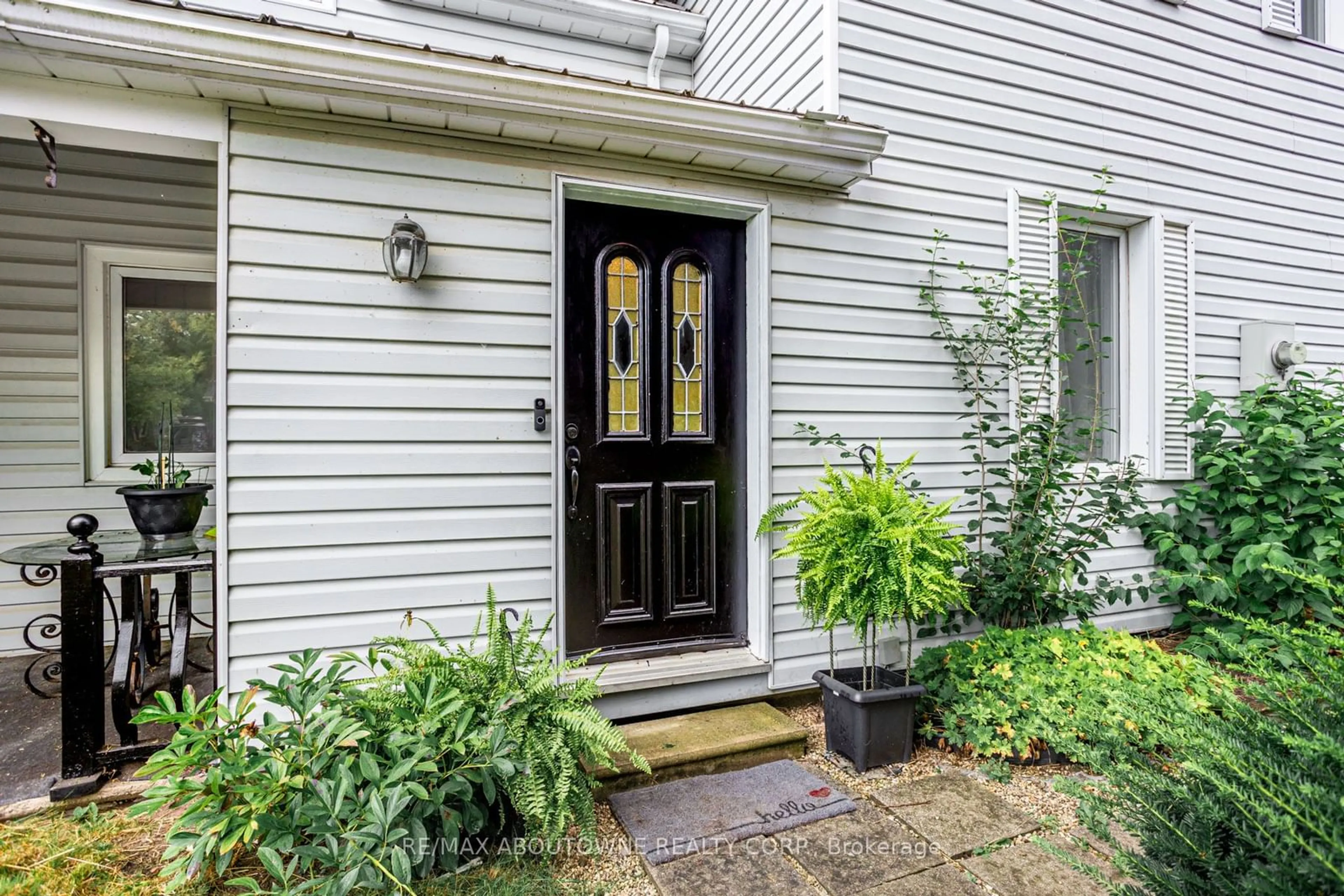 Indoor entryway for 25 Dundas St, Erin Ontario N0B 1T0