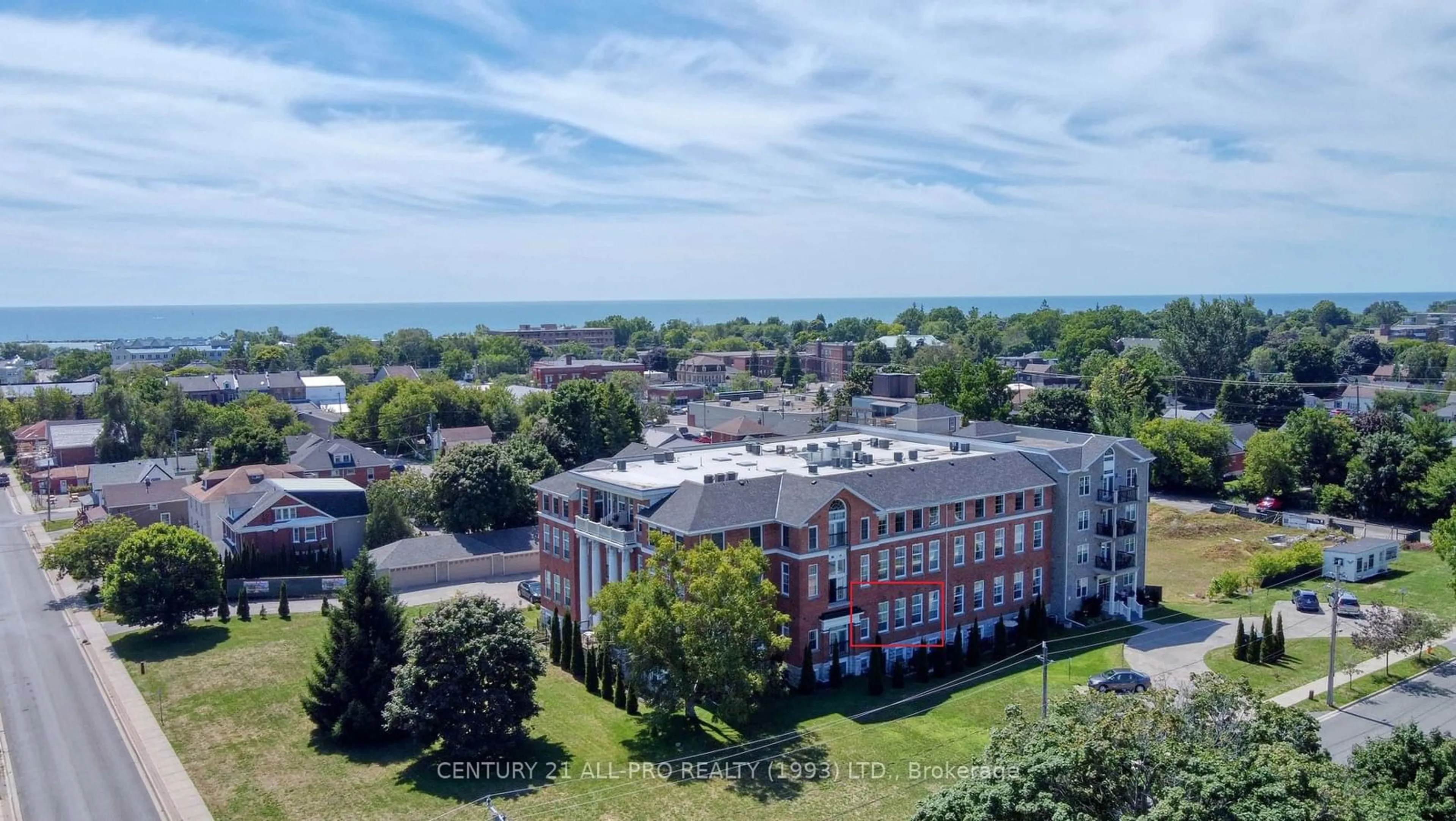 A pic from outside/outdoor area/front of a property/back of a property/a pic from drone, unknown for 323 George St #304, Cobourg Ontario K9A 3L9