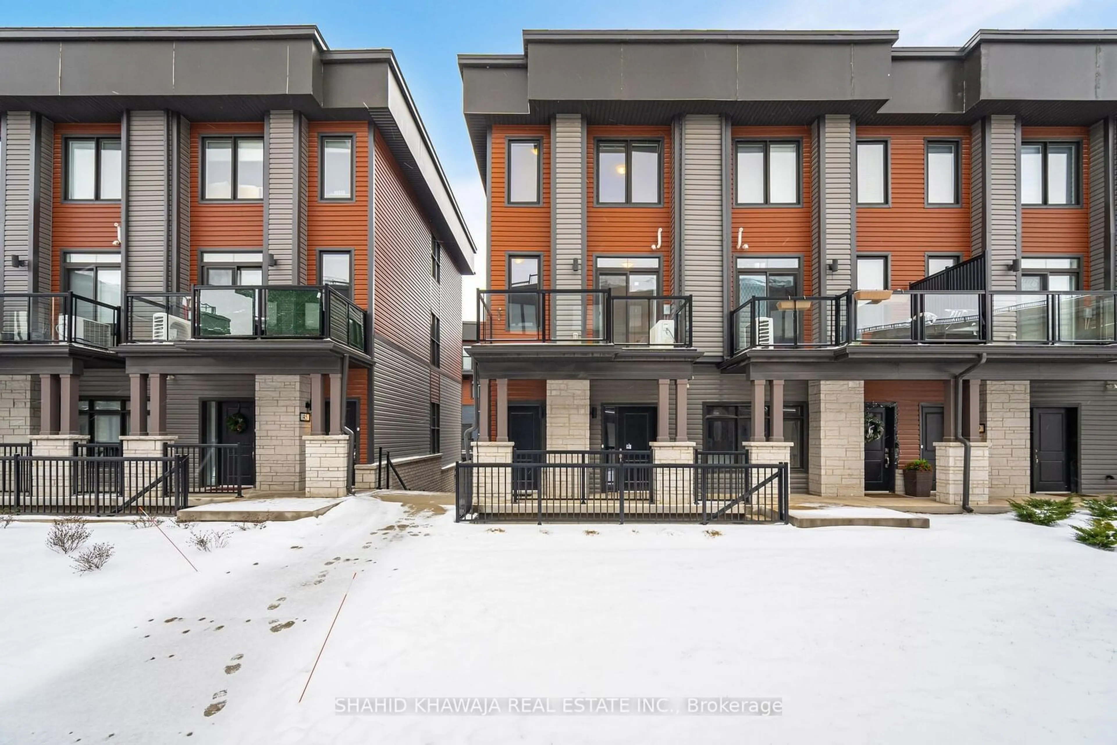 Patio, street for 2 Willow St #46, Brant Ontario N3L 0K7