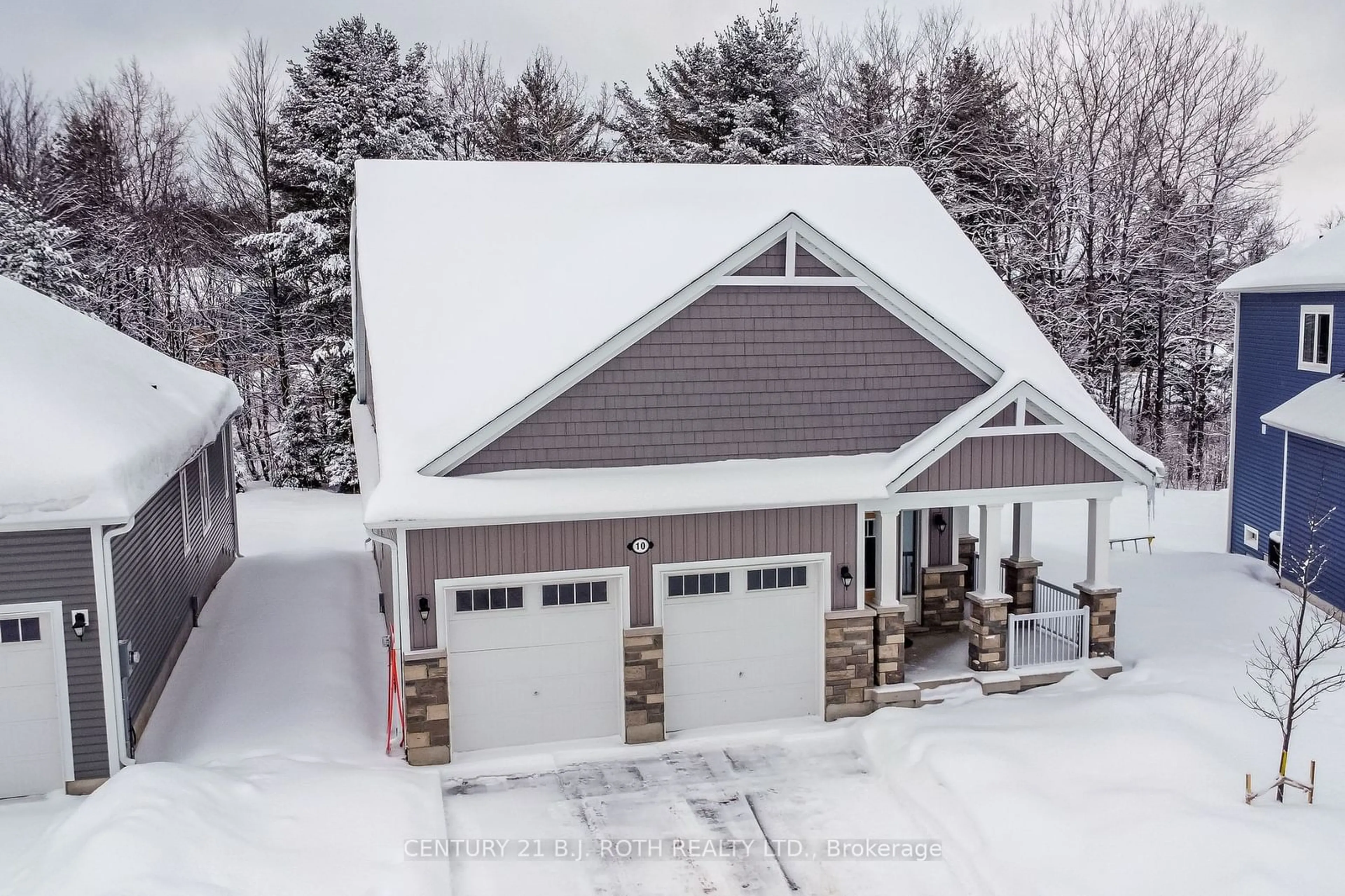 A pic from outside/outdoor area/front of a property/back of a property/a pic from drone, street for 10 DYER Cres, Bracebridge Ontario P1L 0A9