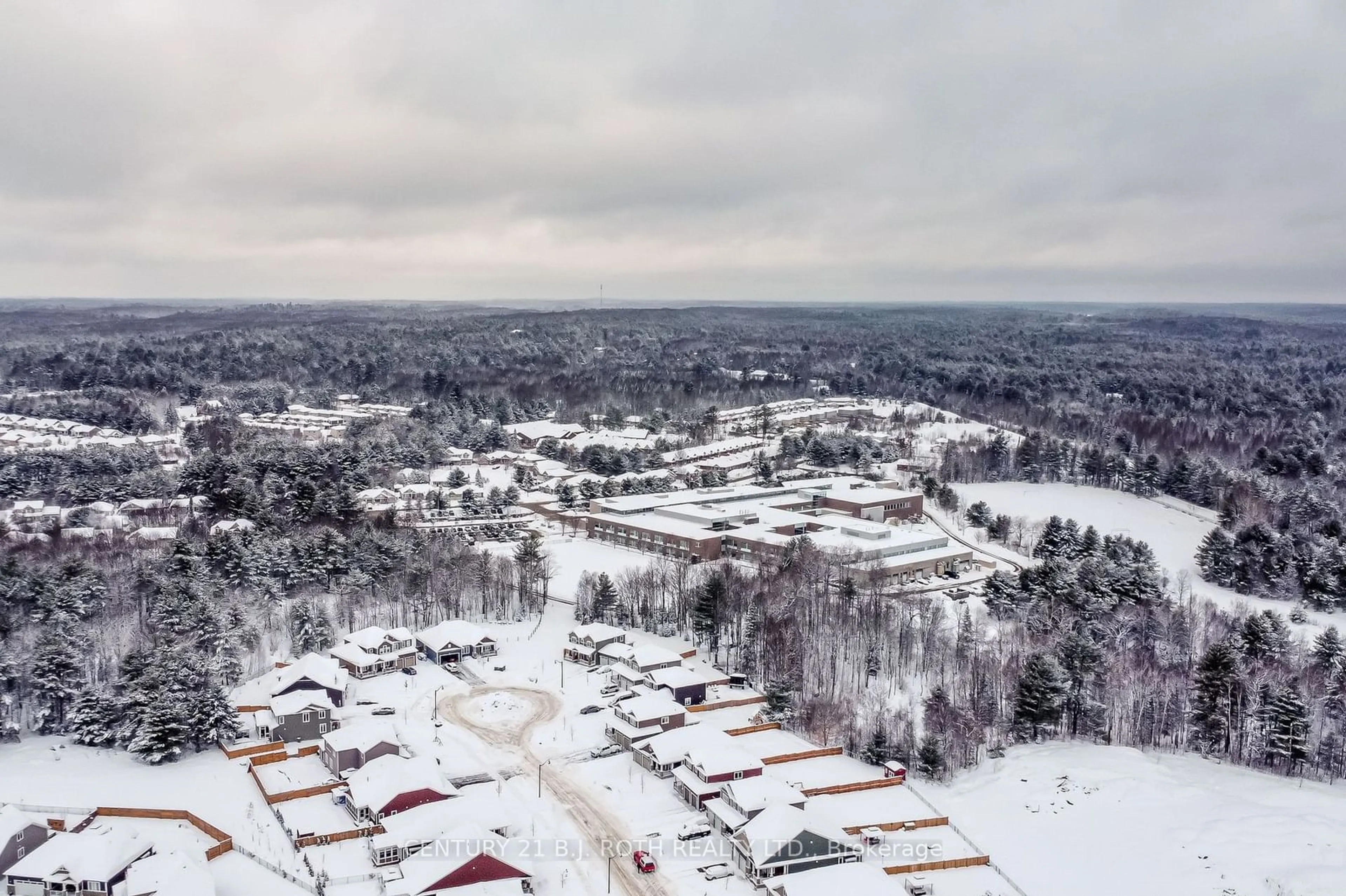 A pic from outside/outdoor area/front of a property/back of a property/a pic from drone, mountain view for 10 DYER Cres, Bracebridge Ontario P1L 0A9