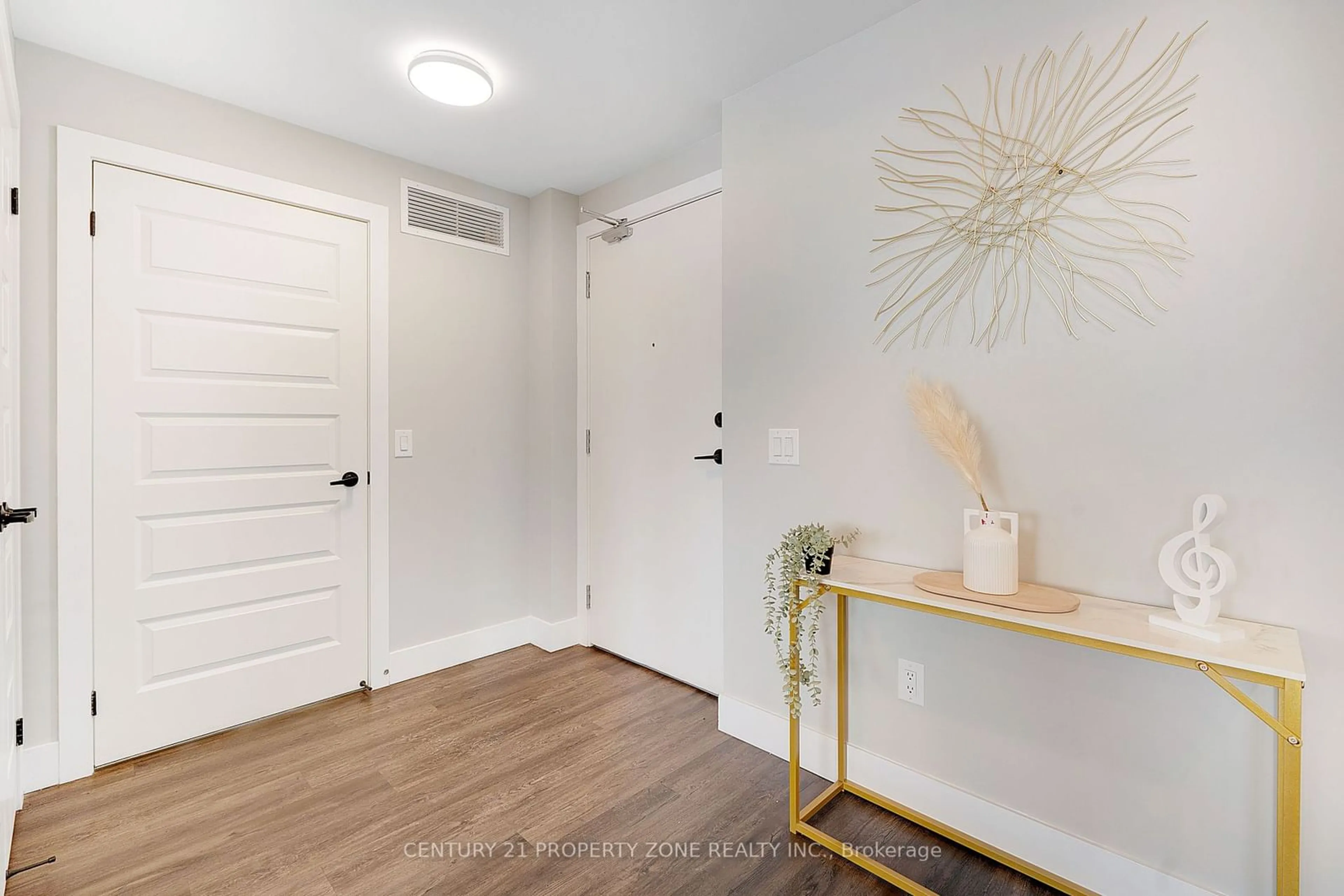 Indoor entryway for 26 LOWES Rd #205, Guelph Ontario N1L 1E1