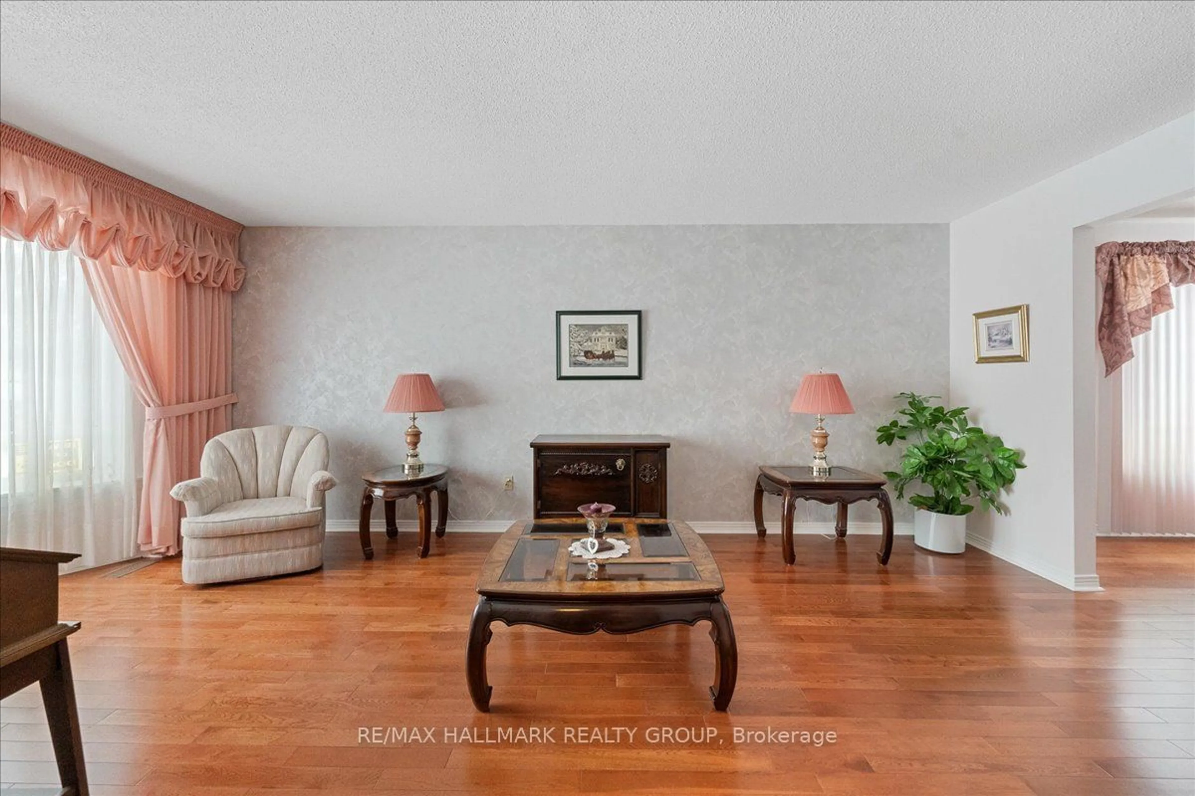 Living room with furniture, unknown for 3408 Kentucky Lane, Orleans - Cumberland and Area Ontario K4B 1N9