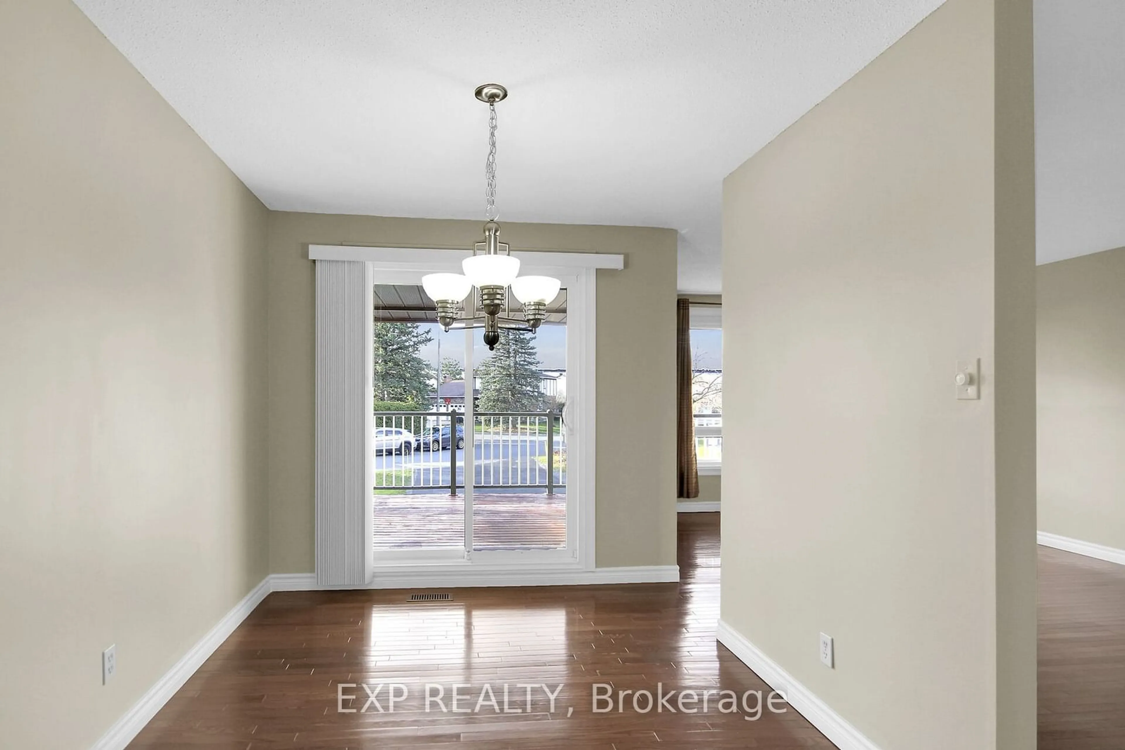 Indoor entryway for 8 Henfield Ave, Barrhaven Ontario K2J 1J8