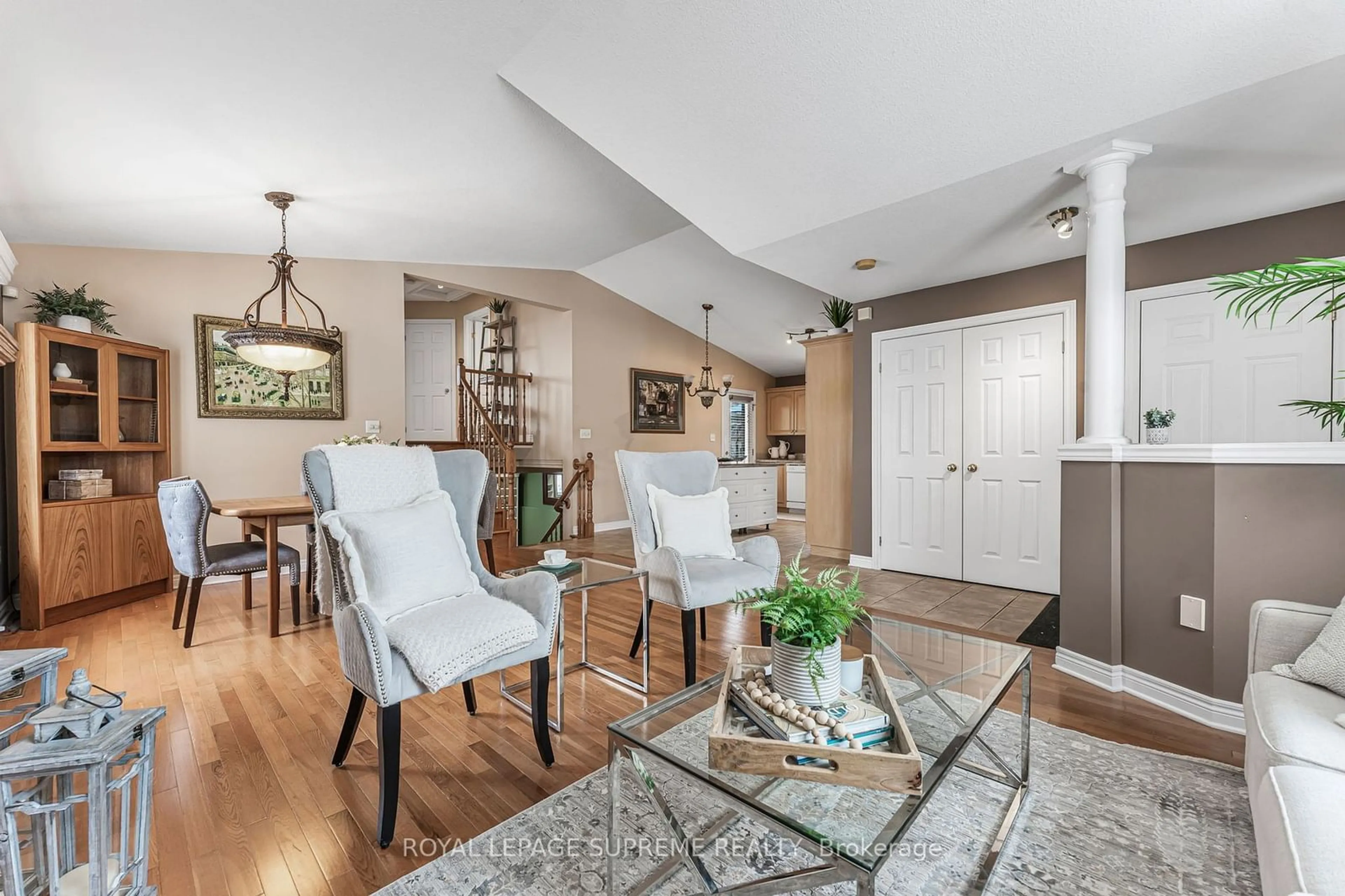 Living room with furniture, wood/laminate floor for 7714 Sabine Dr, Niagara Falls Ontario L2H 3H2