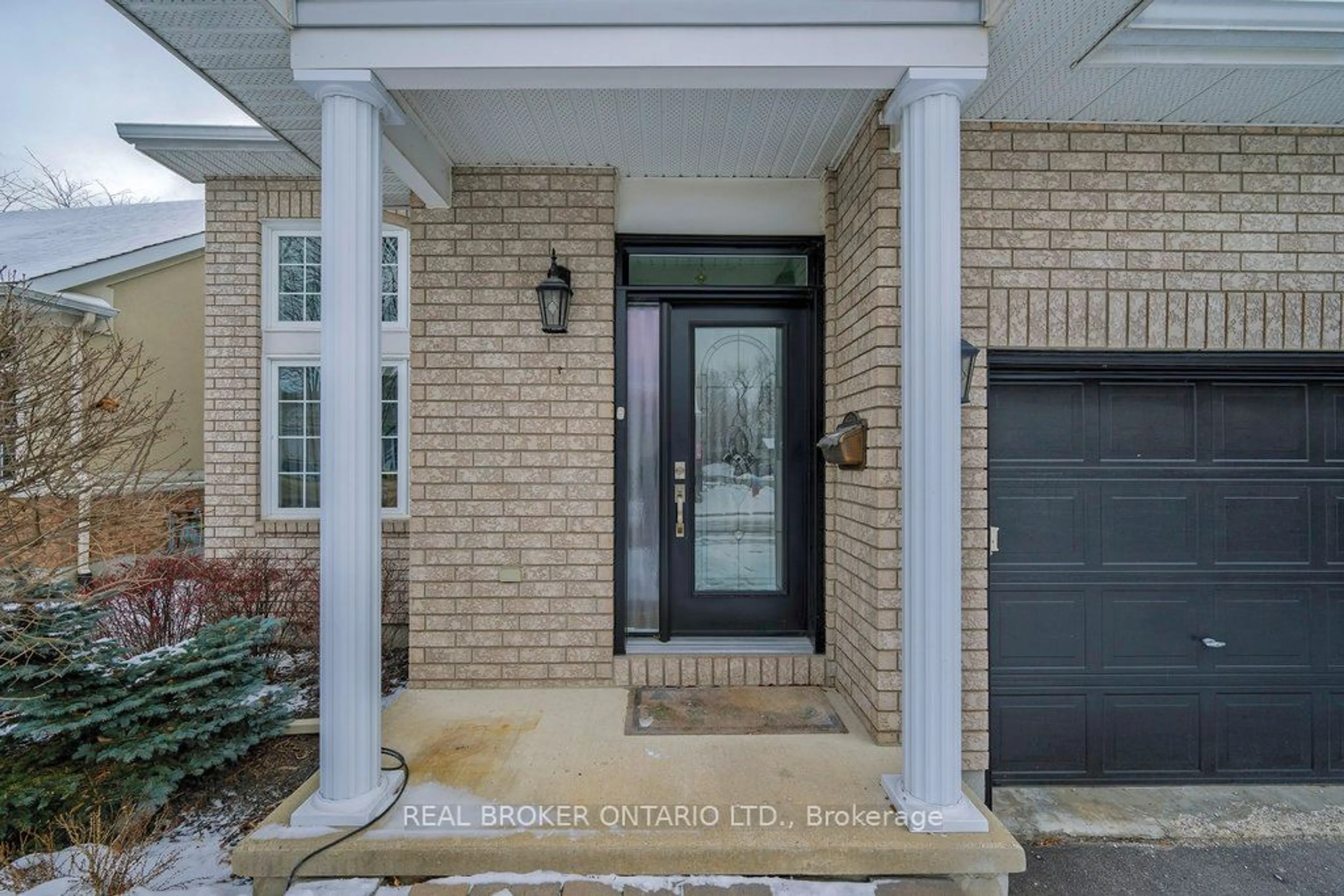 Indoor entryway for 45 Paxton Lane, Blackburn Hamlet Ontario K1B 1B7