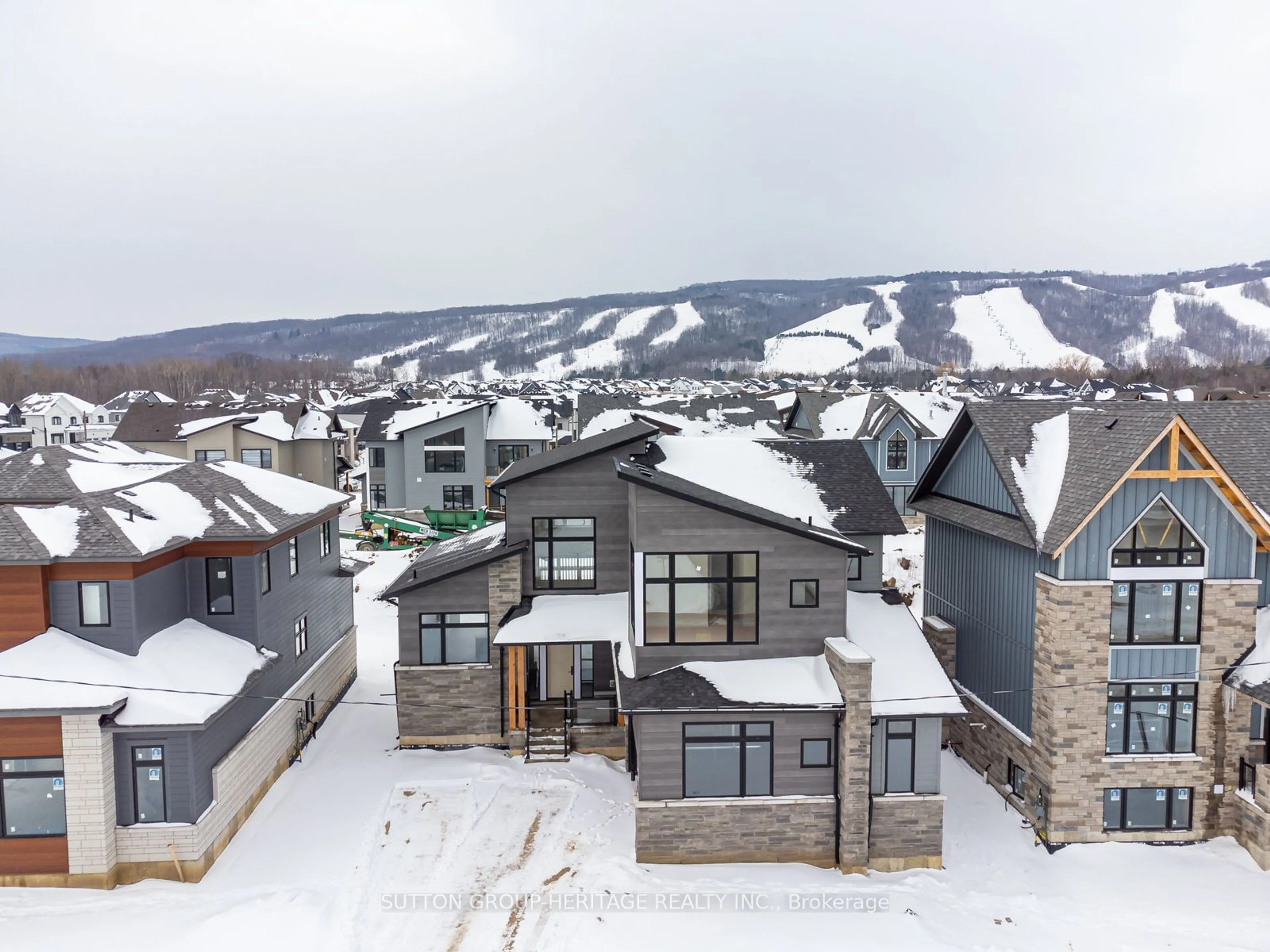 A pic from outside/outdoor area/front of a property/back of a property/a pic from drone, mountain view for 111 Cattail Cres, Blue Mountains Ontario L9Y 5J6