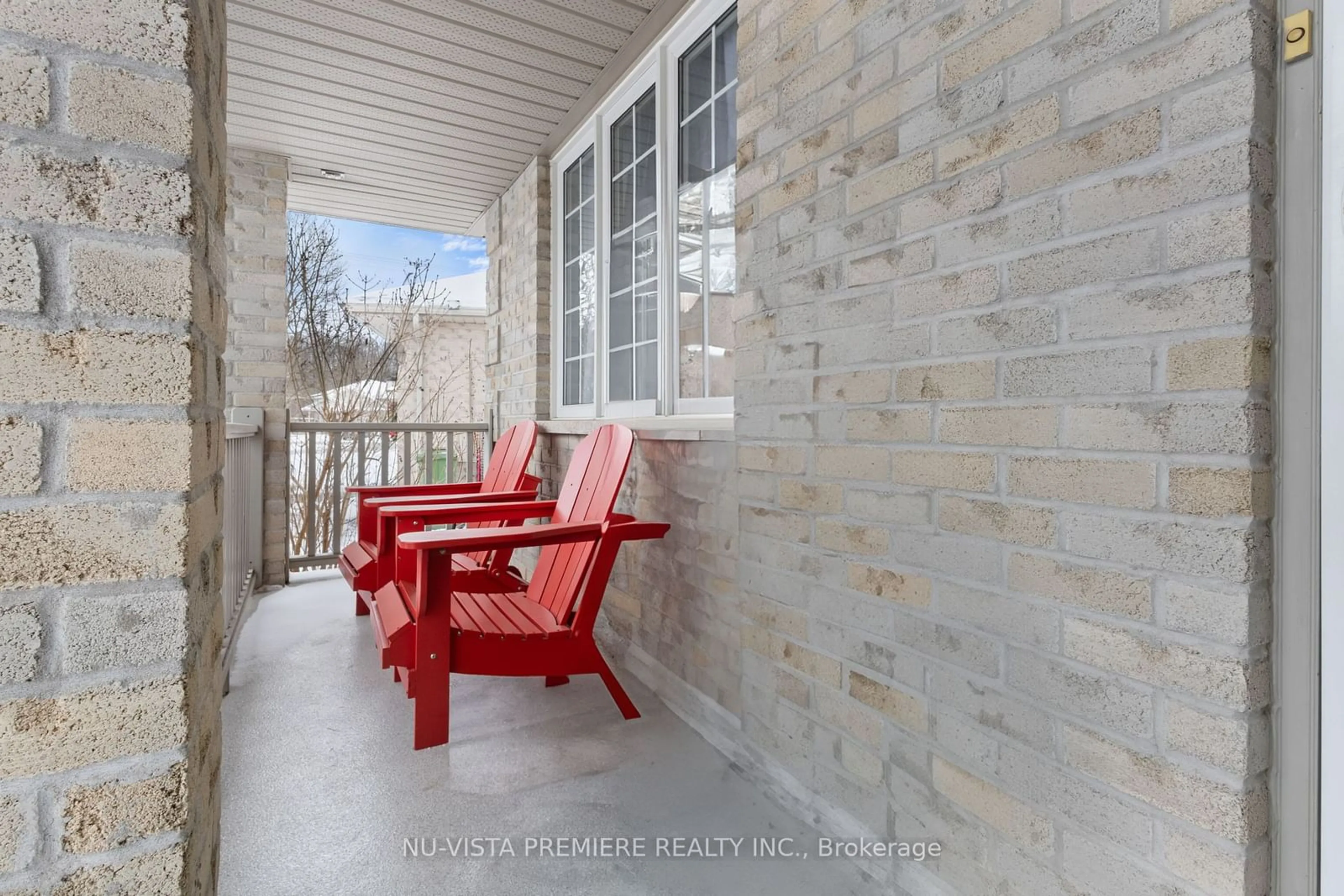 Patio, street for 8 Linden Lane, St. Thomas Ontario N5P 4M4