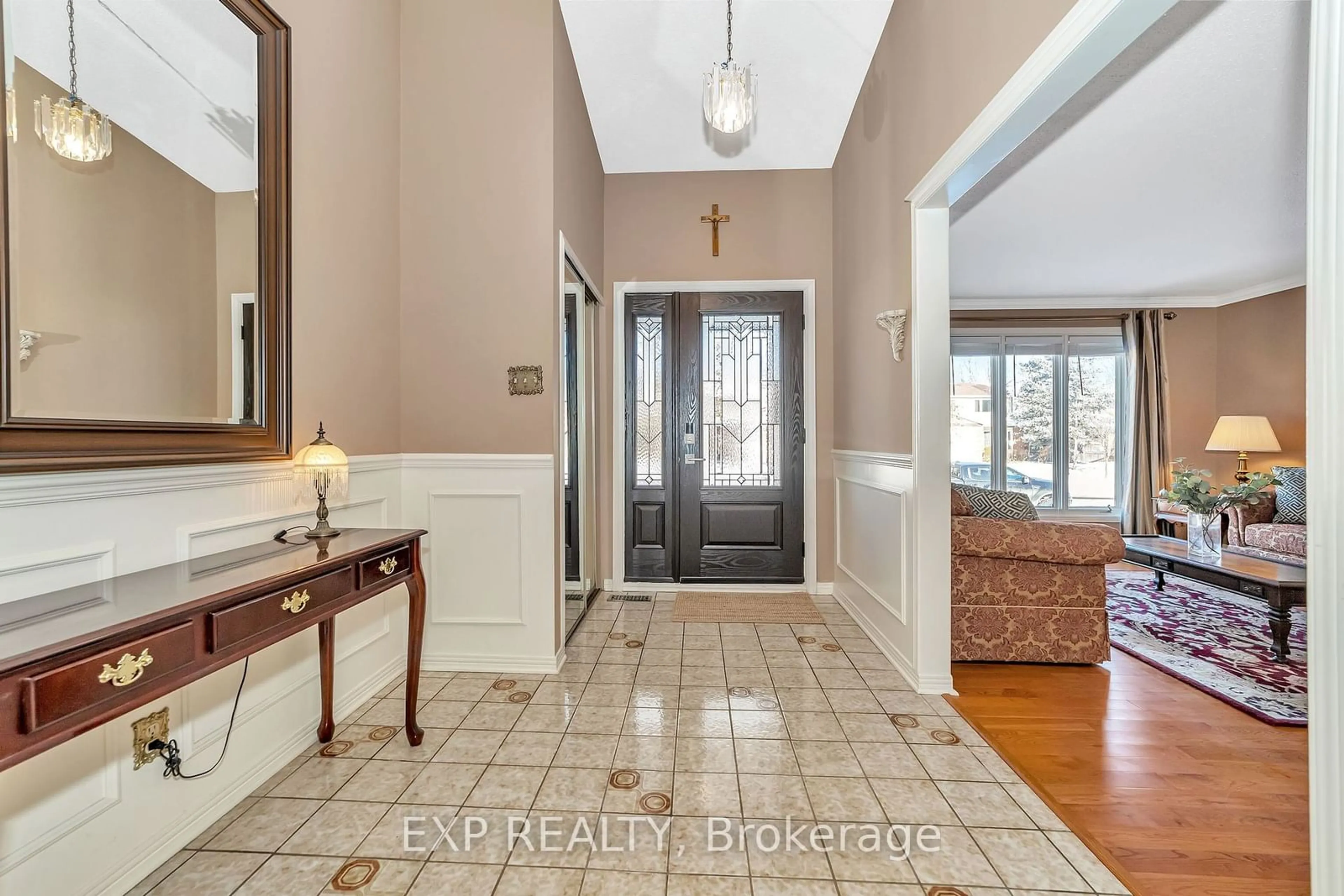 Indoor entryway for 1309 Plante Dr, Hunt Club - Windsor Park Village and Area Ontario K1V 9Z8