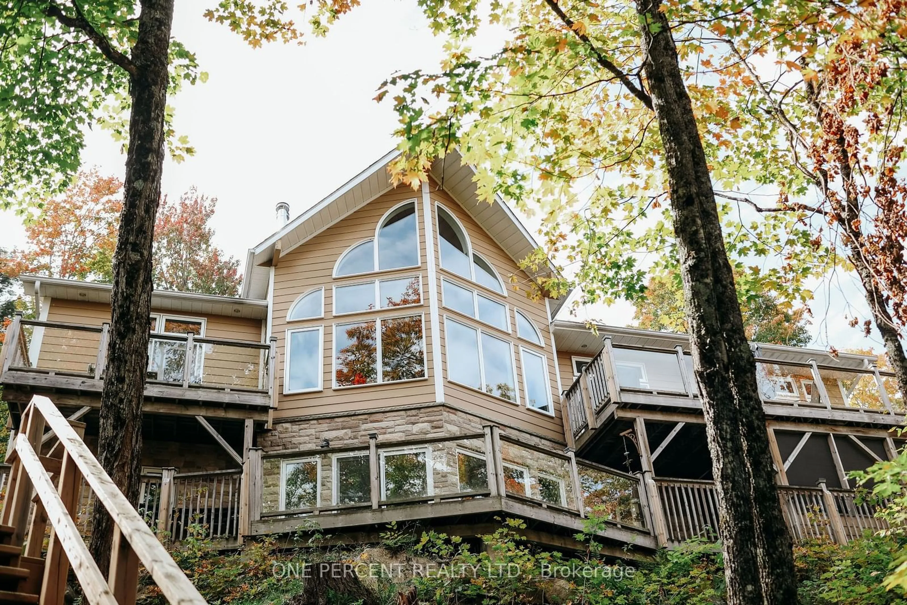 Home with vinyl exterior material, unknown for 155 Charlies Lane, Huntsville Ontario P0B 1M0