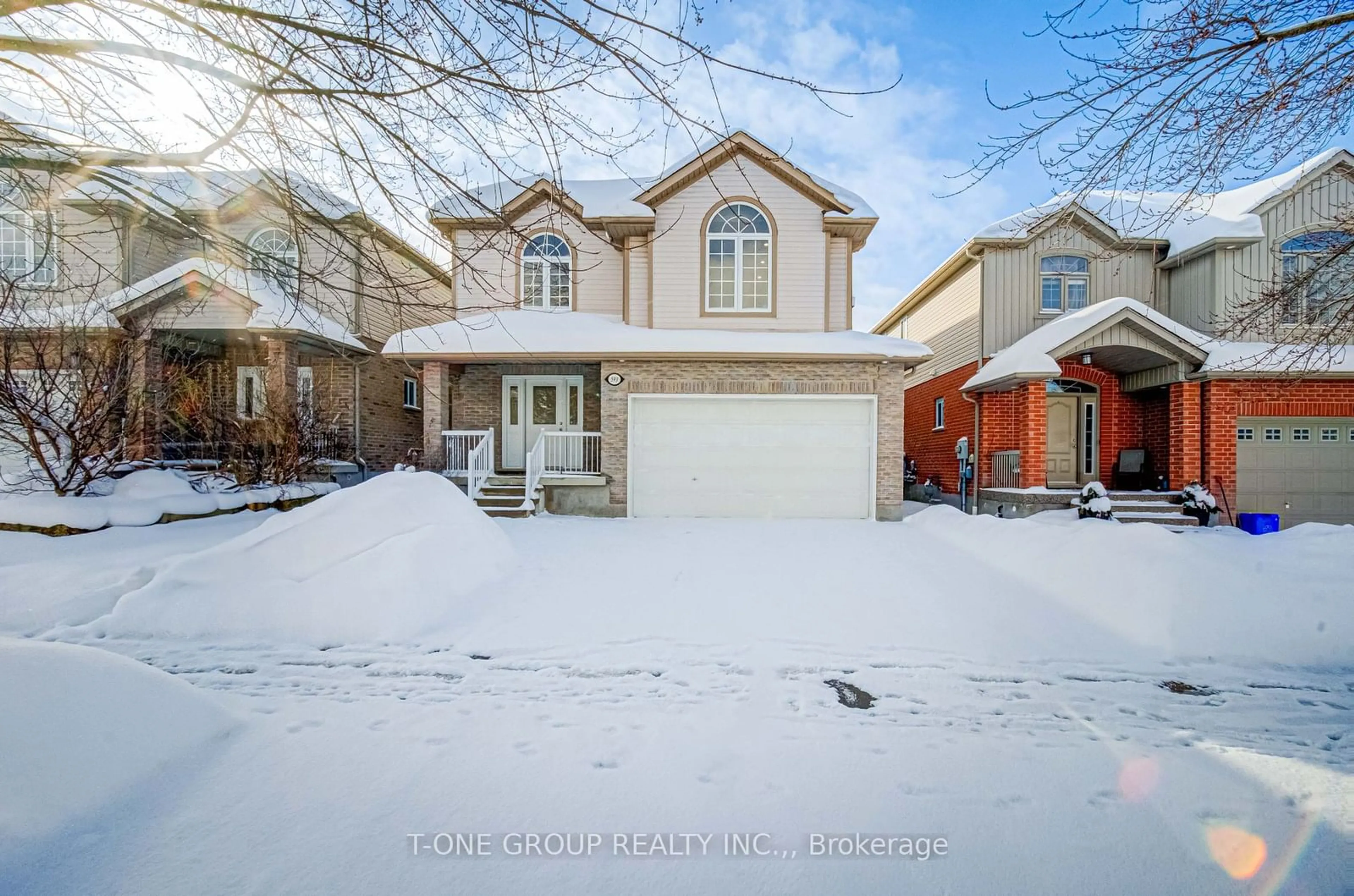 A pic from outside/outdoor area/front of a property/back of a property/a pic from drone, street for 593 Woolgrass Ave, Waterloo Ontario N2V 2Y1