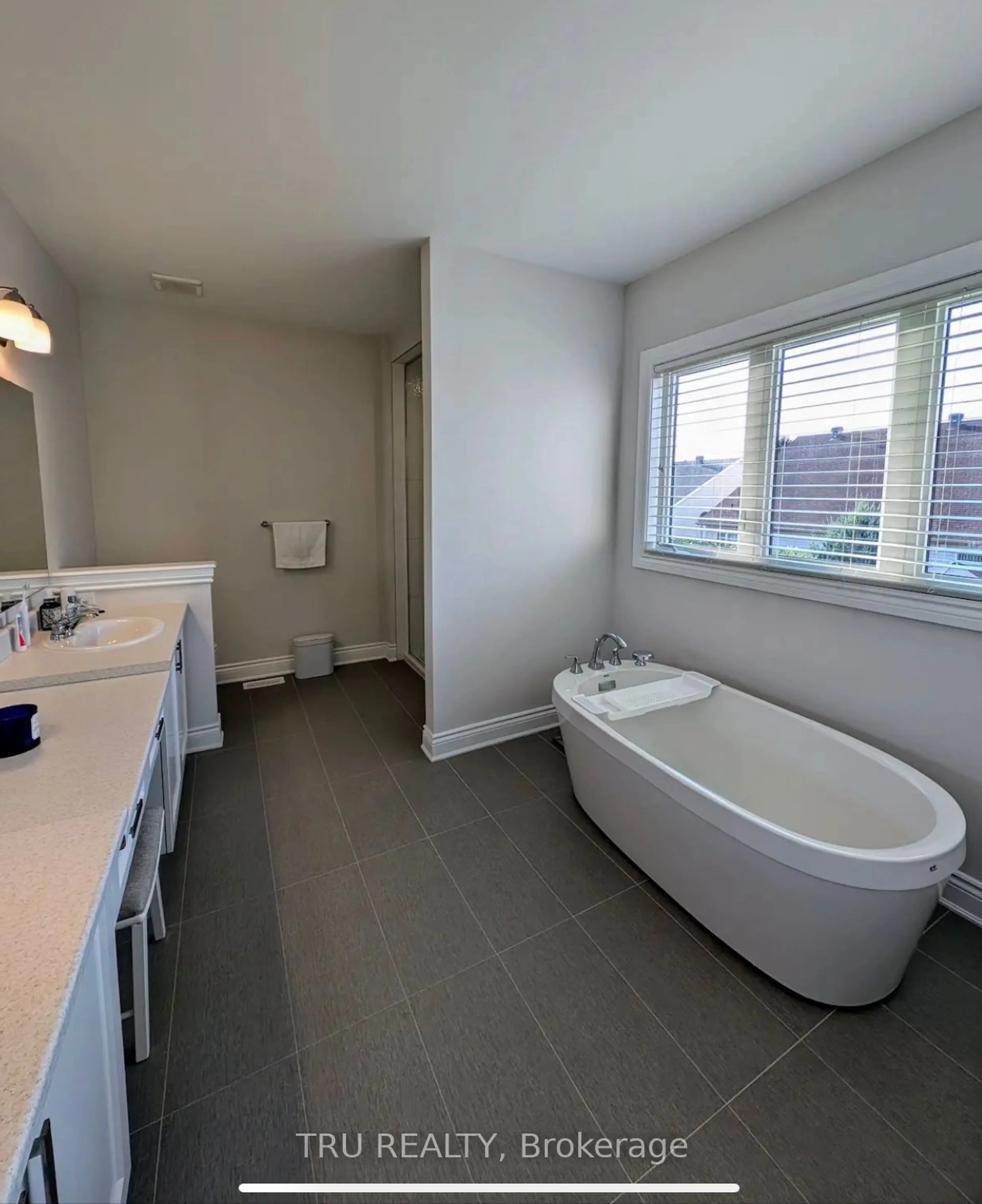 Contemporary bathroom, ceramic/tile floor for 589 Parade Dr, Stittsville - Munster - Richmond Ontario K2S 0Y3