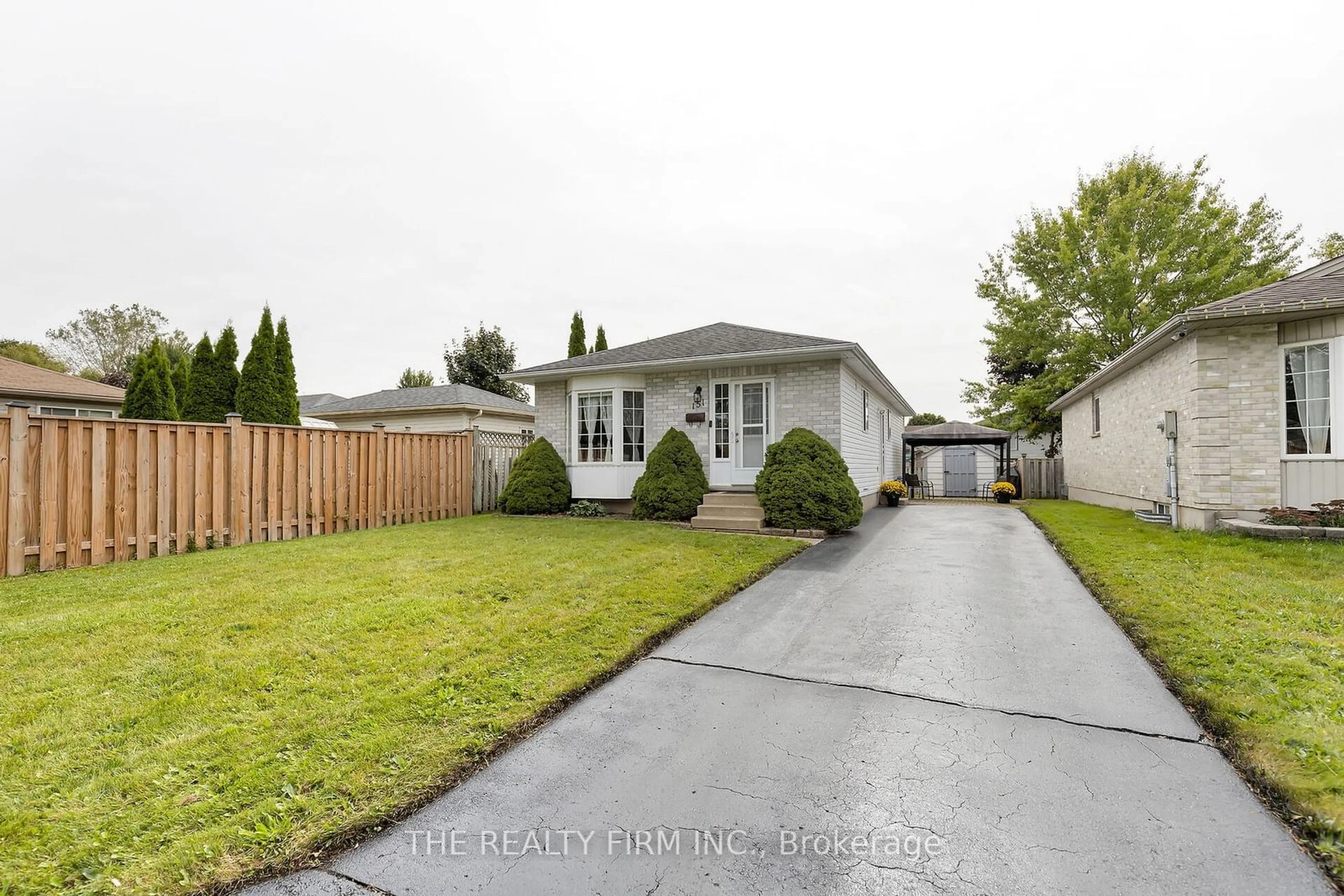 A pic from outside/outdoor area/front of a property/back of a property/a pic from drone, street for 151 Pochard Crt, London Ontario N5W 5Z3