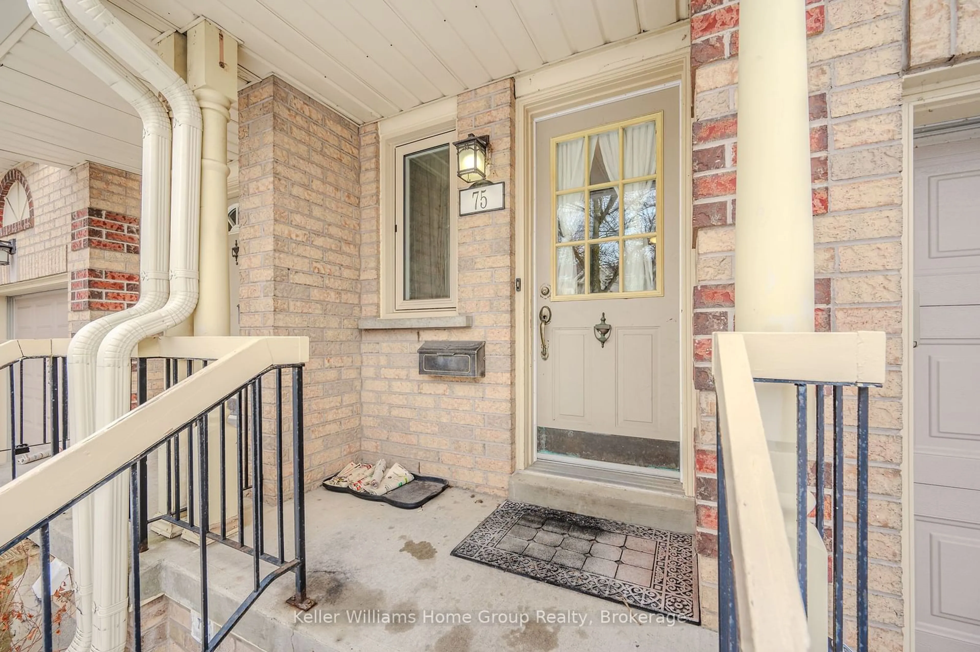 Indoor entryway for 302 College Ave #75, Guelph Ontario N1G 4T6