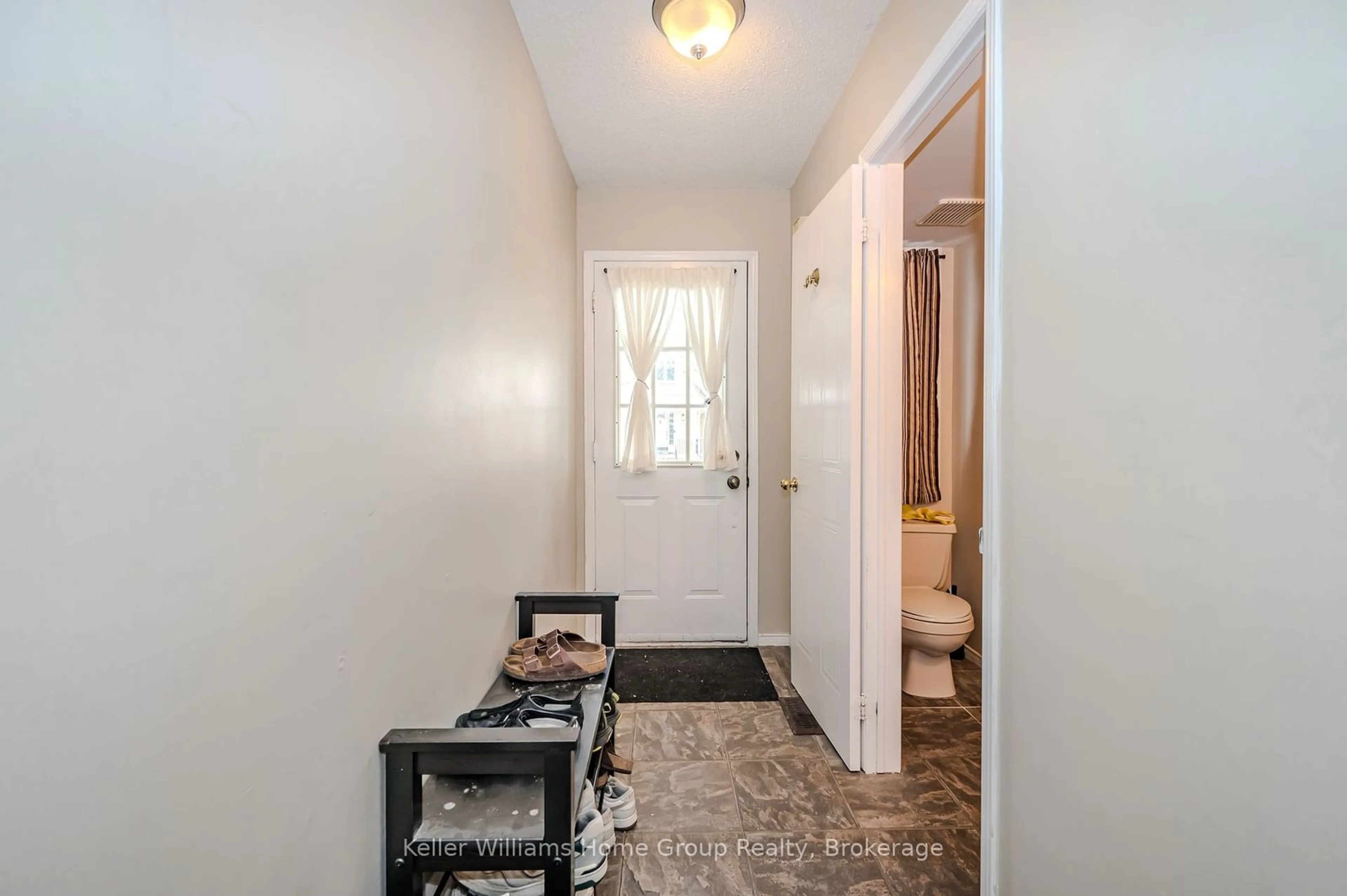 Indoor entryway for 302 College Ave #75, Guelph Ontario N1G 4T6