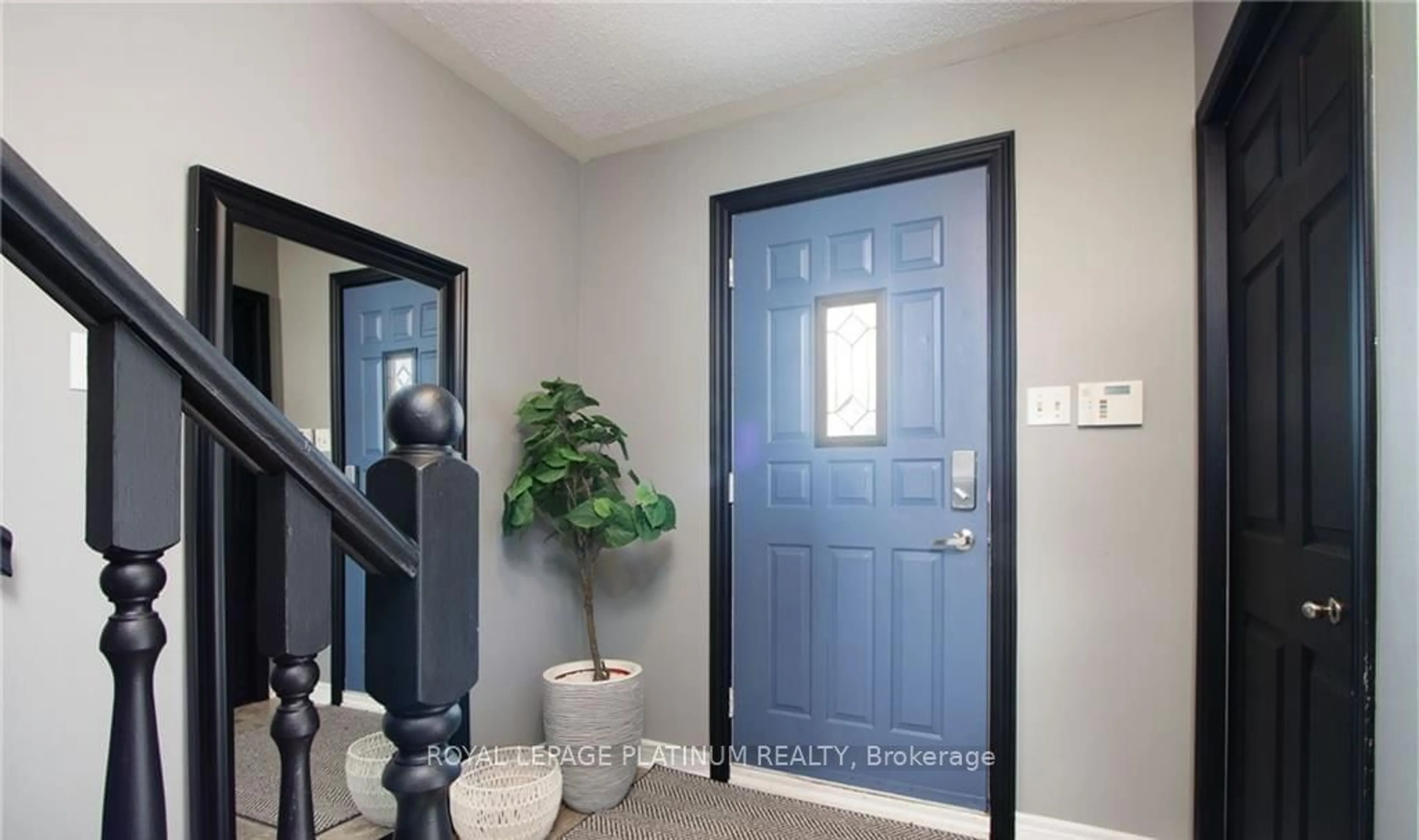 Indoor entryway for 1914 Marconi Blvd, London Ontario N5V 4T5