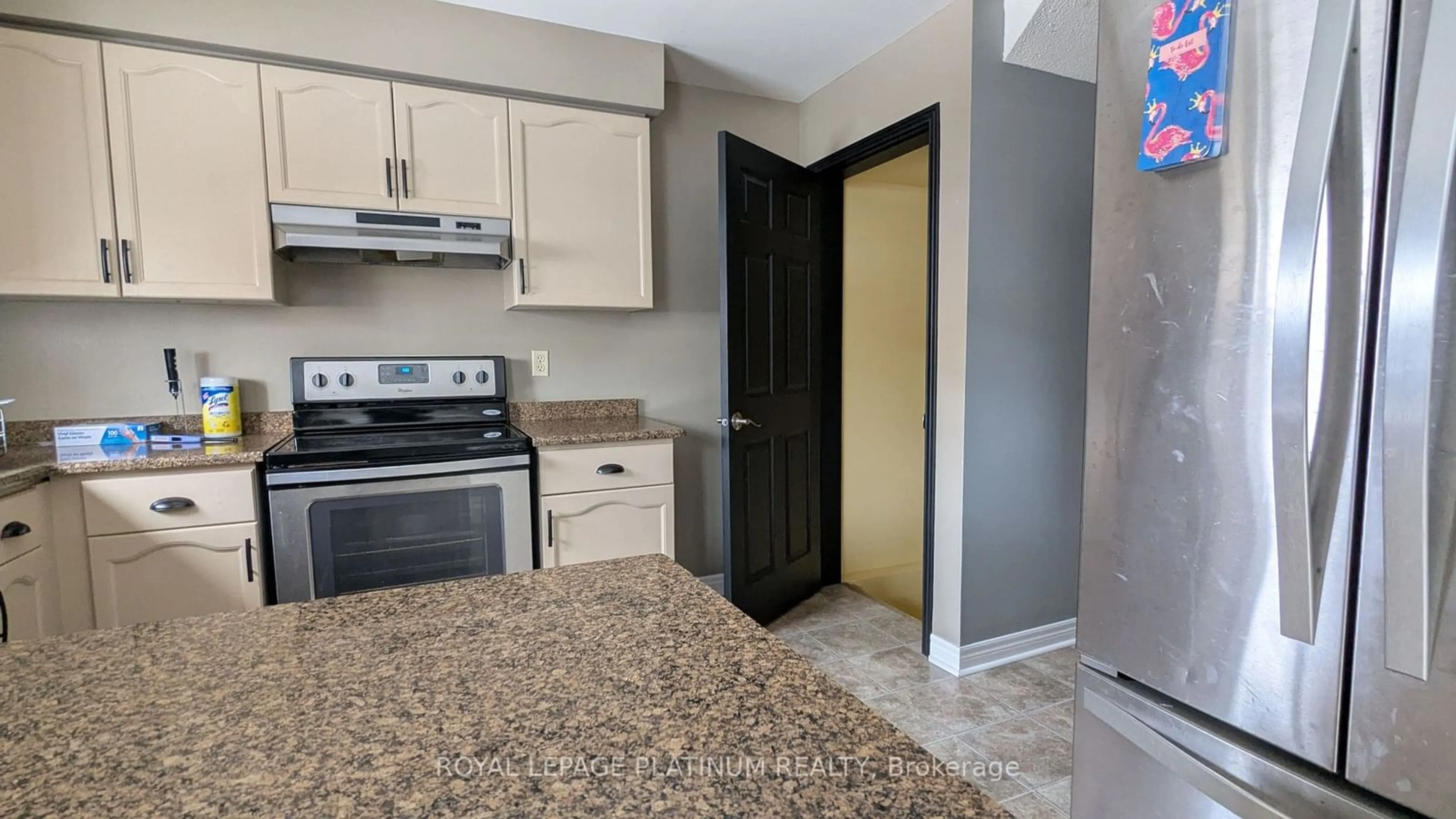 Standard kitchen, ceramic/tile floor for 1914 Marconi Blvd, London Ontario N5V 4T5