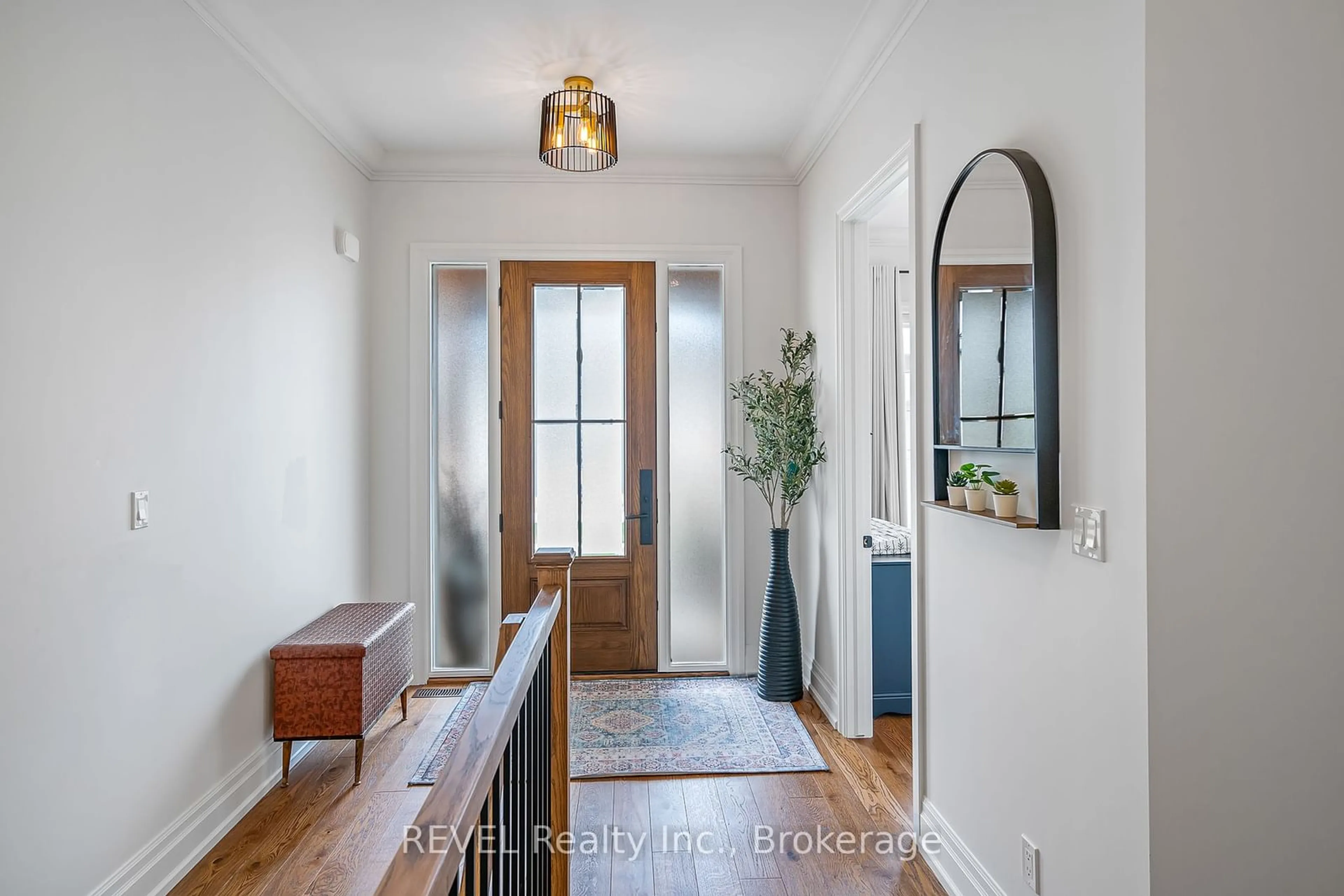 Indoor entryway for 7 Fedorkow Lane, Niagara-on-the-Lake Ontario L0S 1J1