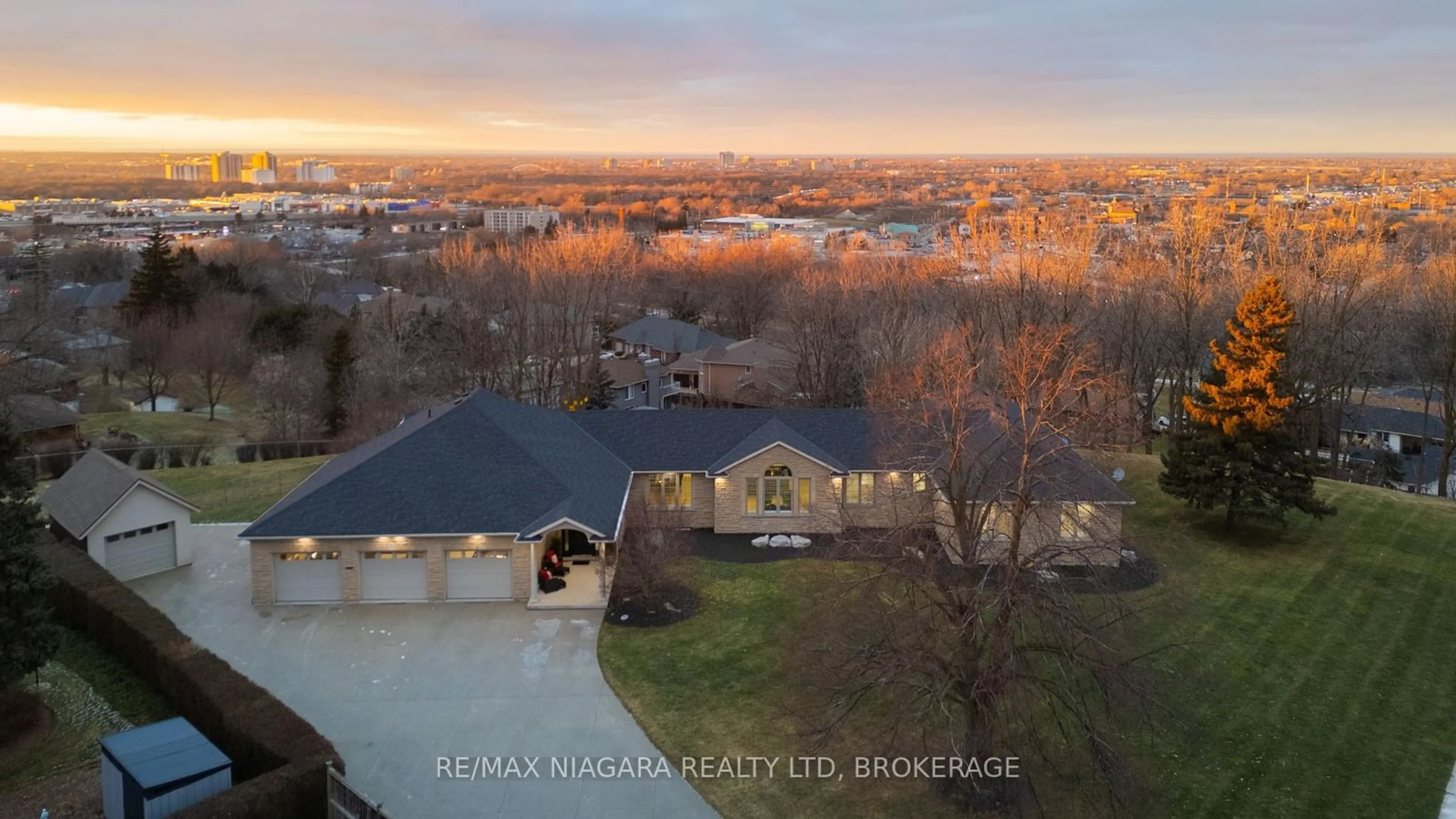 A pic from outside/outdoor area/front of a property/back of a property/a pic from drone, water/lake/river/ocean view for 41 LEESON St, St. Catharines Ontario L2T 2R5