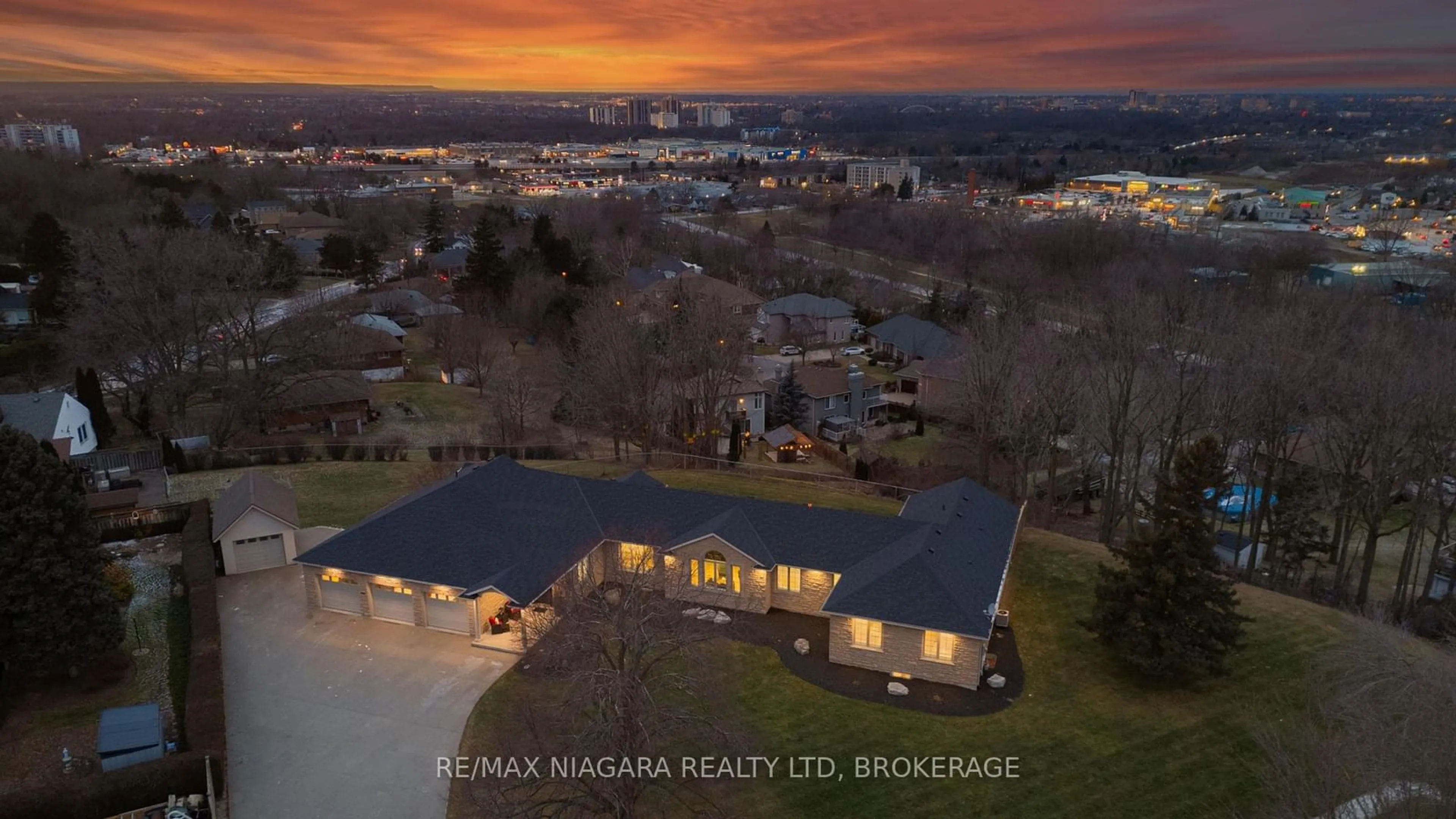 A pic from outside/outdoor area/front of a property/back of a property/a pic from drone, water/lake/river/ocean view for 41 LEESON St, St. Catharines Ontario L2T 2R5