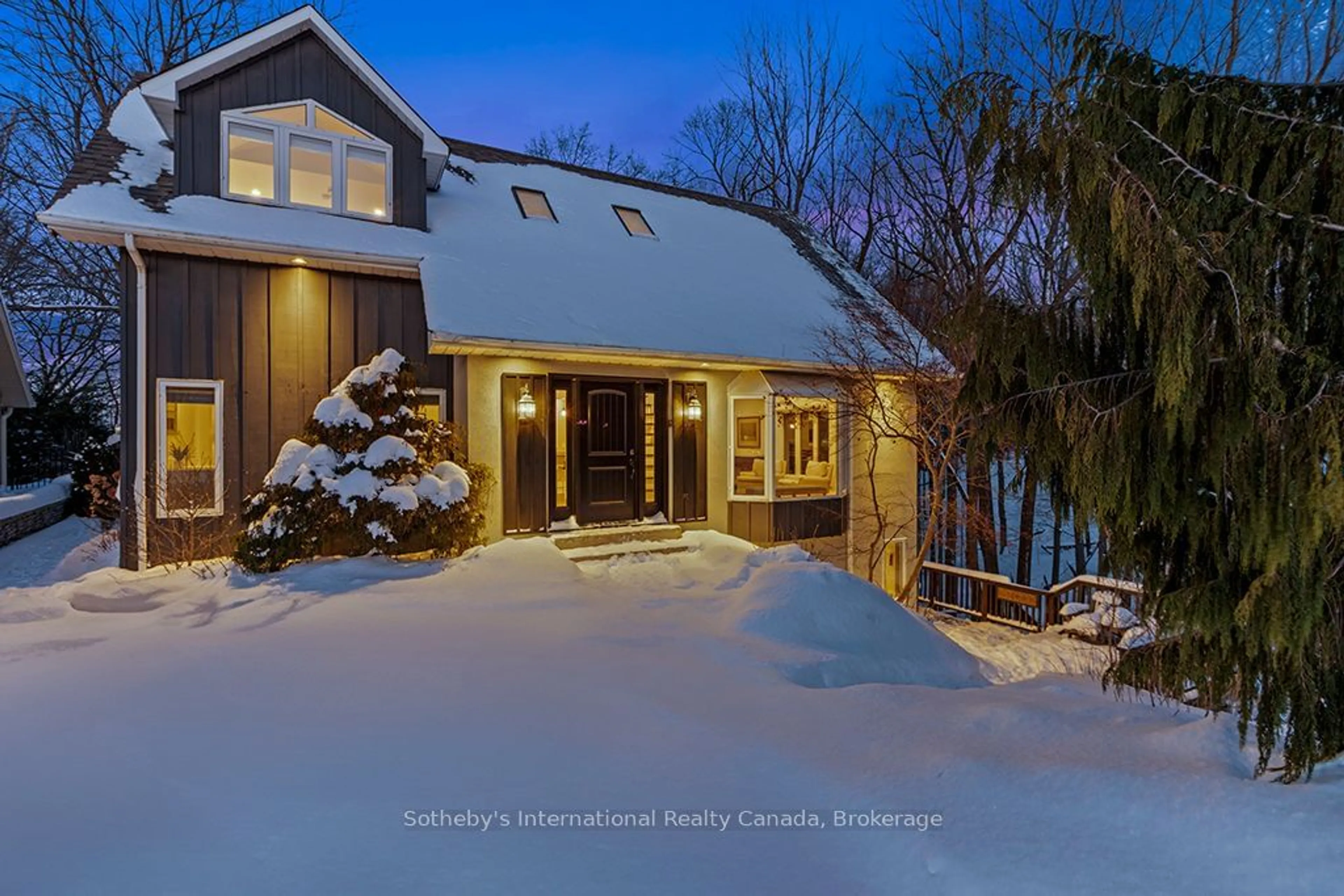 Indoor entryway for 130 Liisa's Lane, Blue Mountains Ontario L9Y 0M3