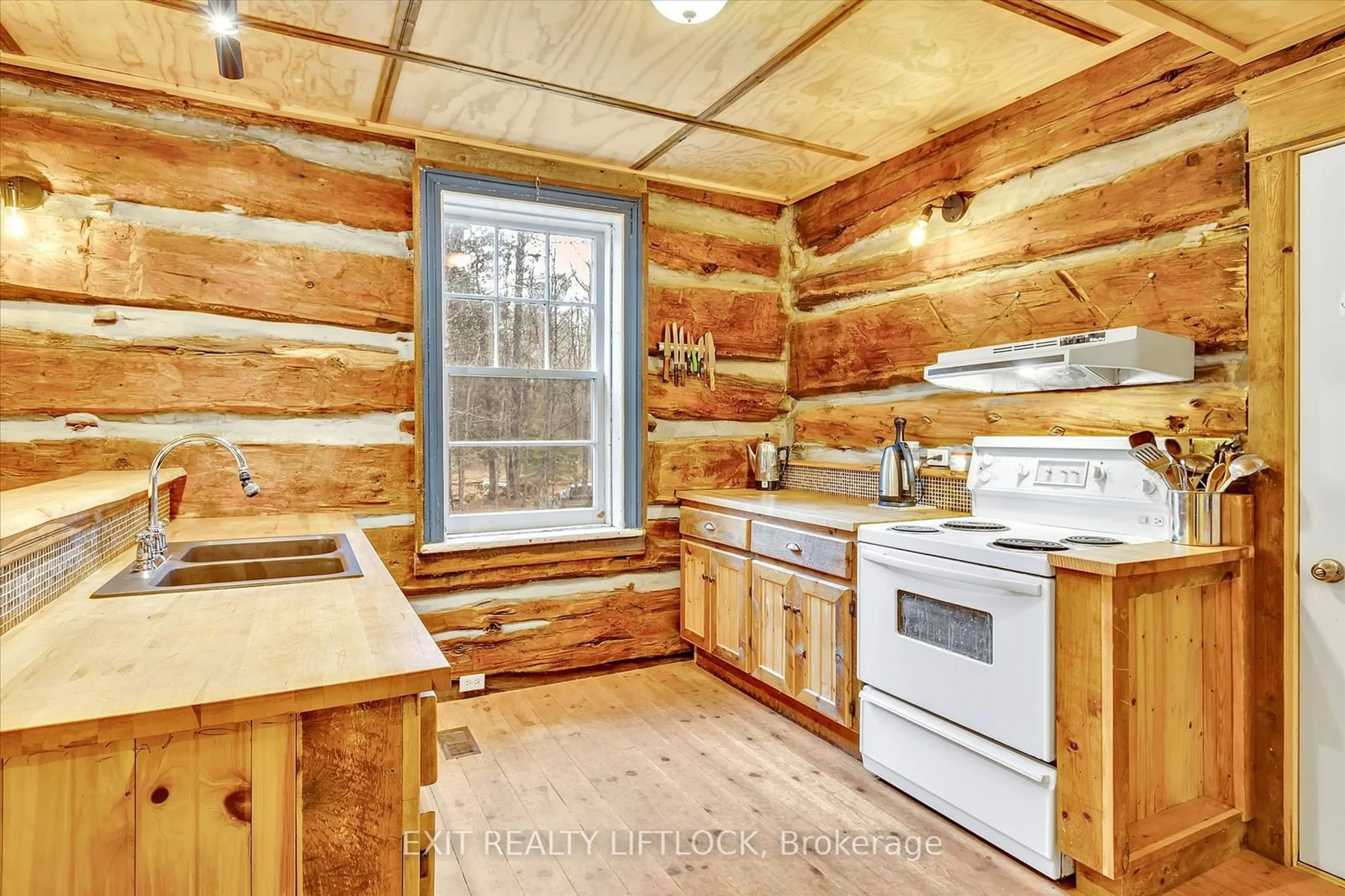 Rustic kitchen, wood/laminate floor for 51 Buckhorn Narrows Rd, Galway-Cavendish and Harvey Ontario K0L 1J0